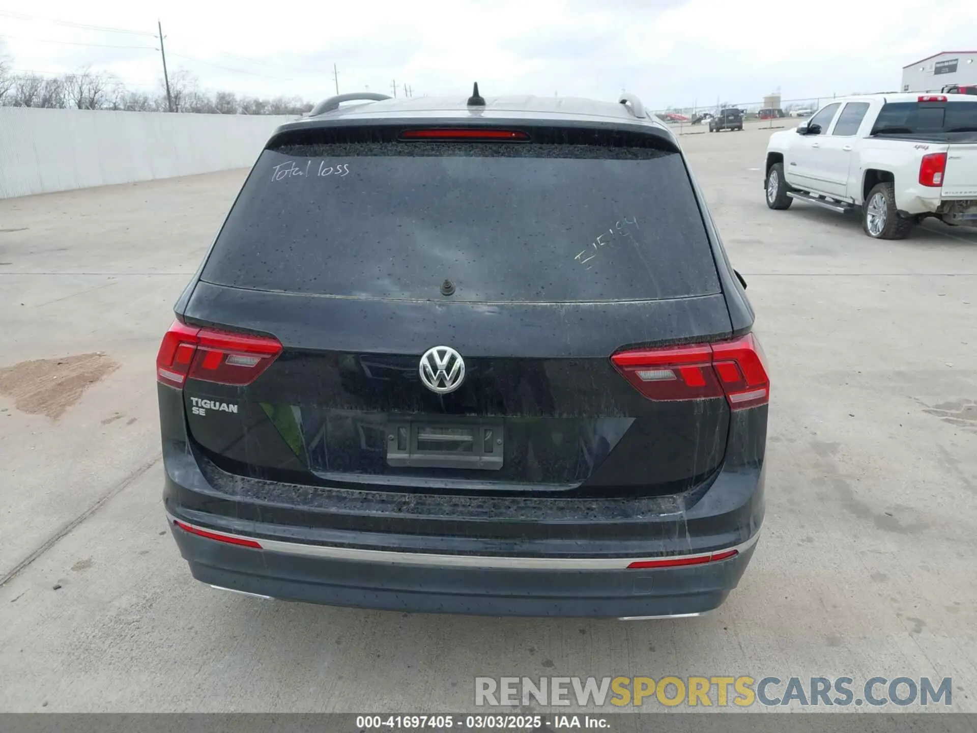 15 Photograph of a damaged car 3VV3B7AX7LM067046 VOLKSWAGEN TIGUAN 2020