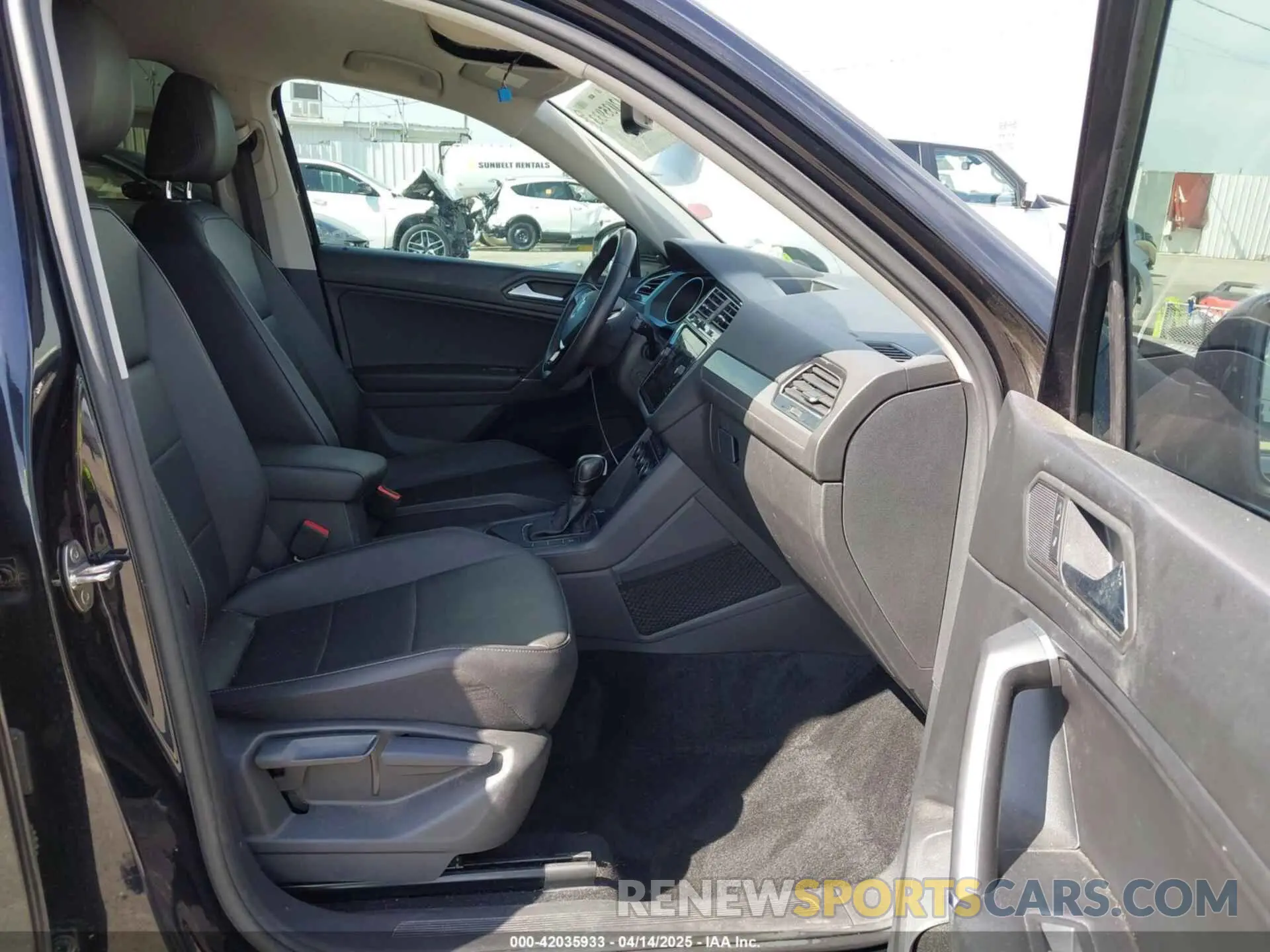 5 Photograph of a damaged car 3VV3B7AX8LM036520 VOLKSWAGEN TIGUAN 2020