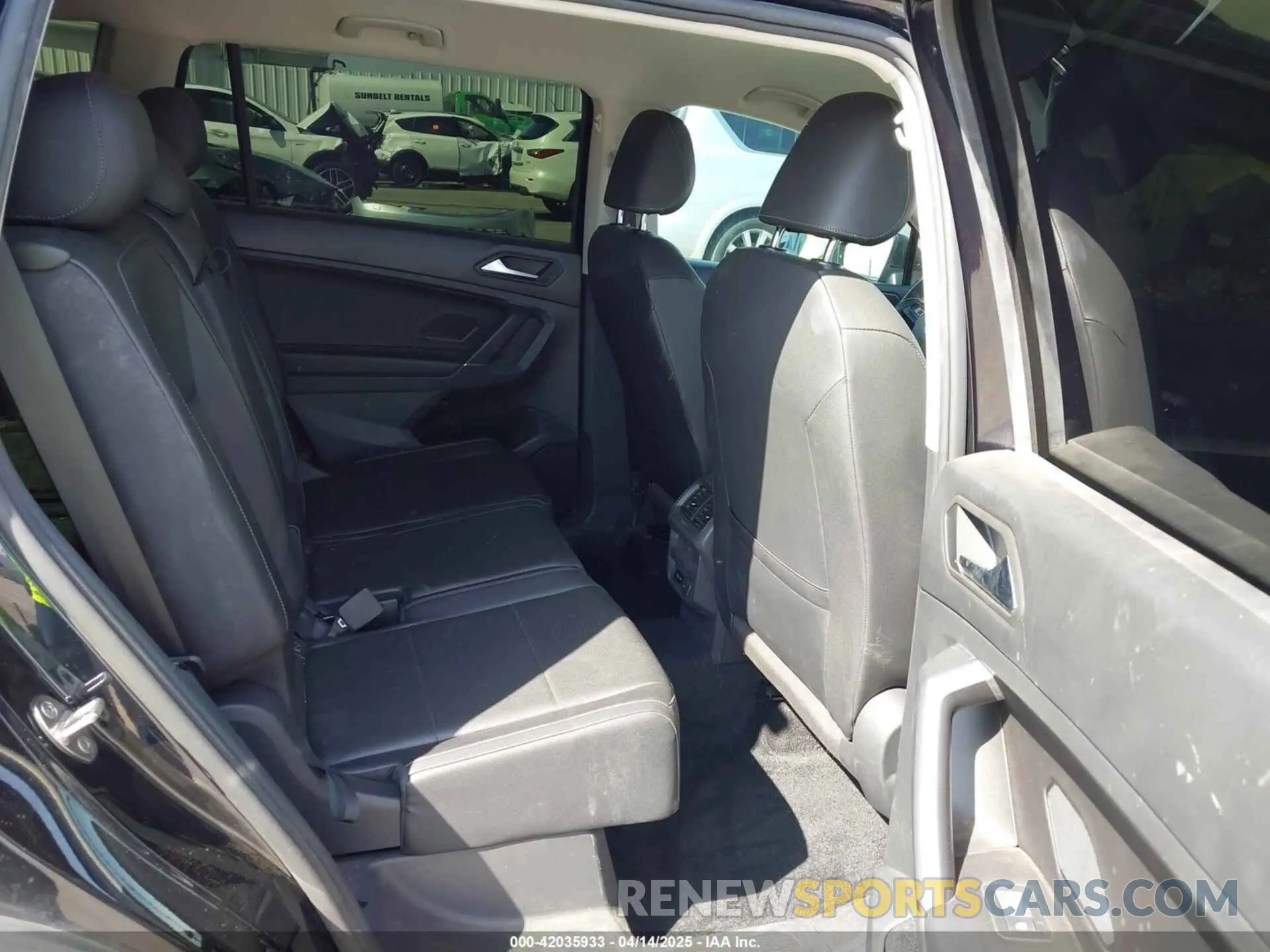 8 Photograph of a damaged car 3VV3B7AX8LM036520 VOLKSWAGEN TIGUAN 2020