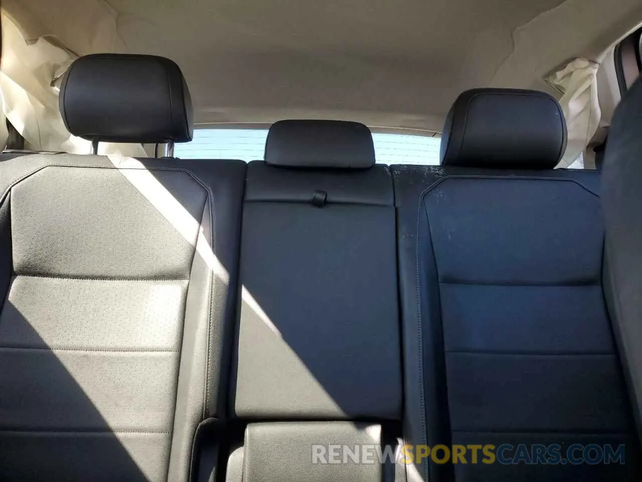 10 Photograph of a damaged car 3VV3B7AX8LM121003 VOLKSWAGEN TIGUAN 2020