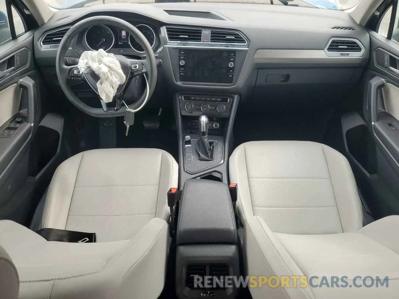 8 Photograph of a damaged car 3VV3B7AX8LM143437 VOLKSWAGEN TIGUAN 2020
