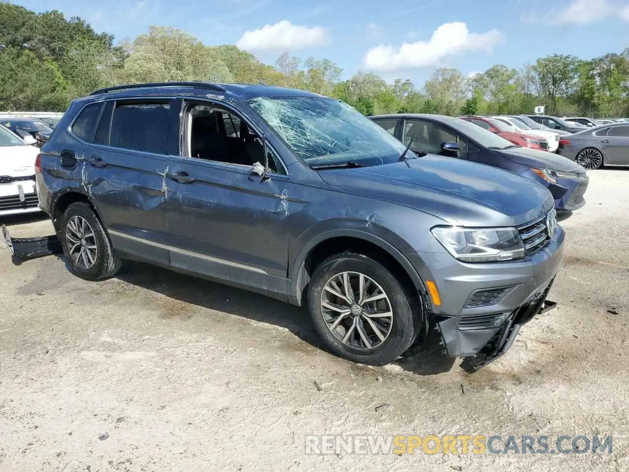 4 Photograph of a damaged car 3VV3B7AX9LM141471 VOLKSWAGEN TIGUAN 2020