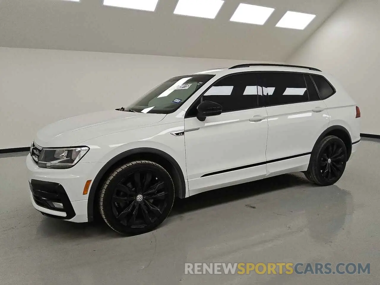 1 Photograph of a damaged car 3VV3B7AX9LM147982 VOLKSWAGEN TIGUAN 2020