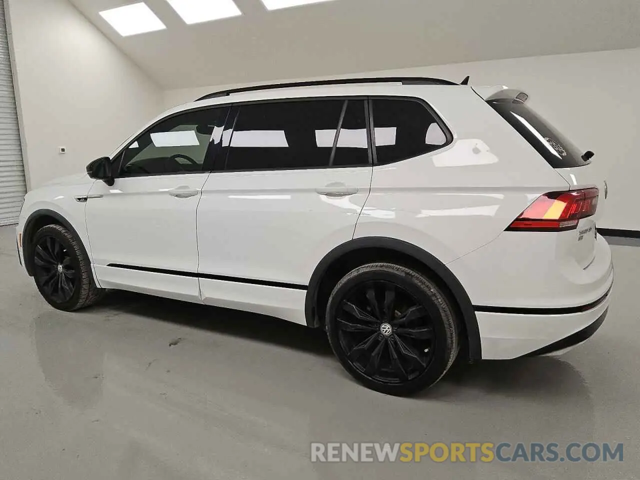 2 Photograph of a damaged car 3VV3B7AX9LM147982 VOLKSWAGEN TIGUAN 2020