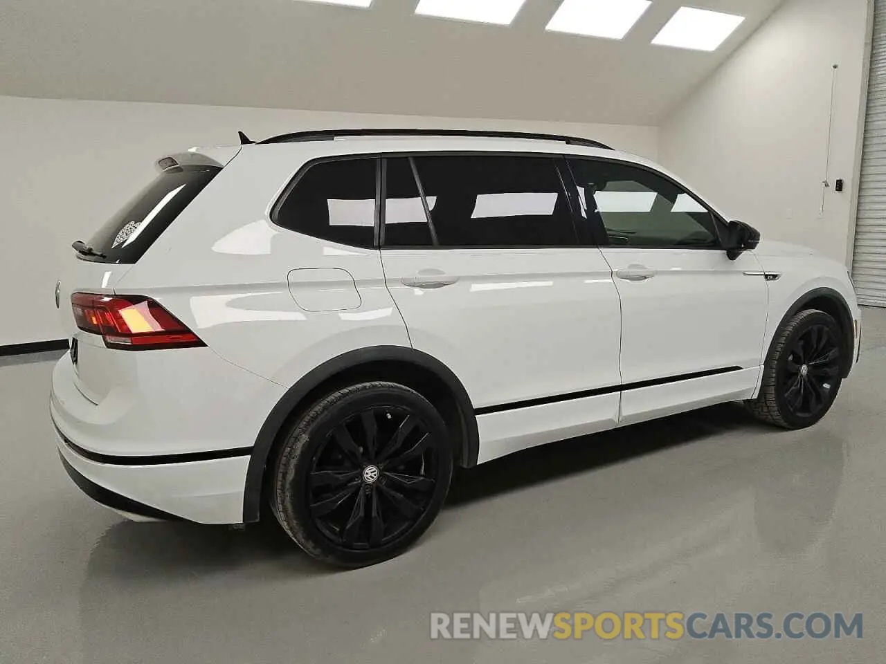 3 Photograph of a damaged car 3VV3B7AX9LM147982 VOLKSWAGEN TIGUAN 2020