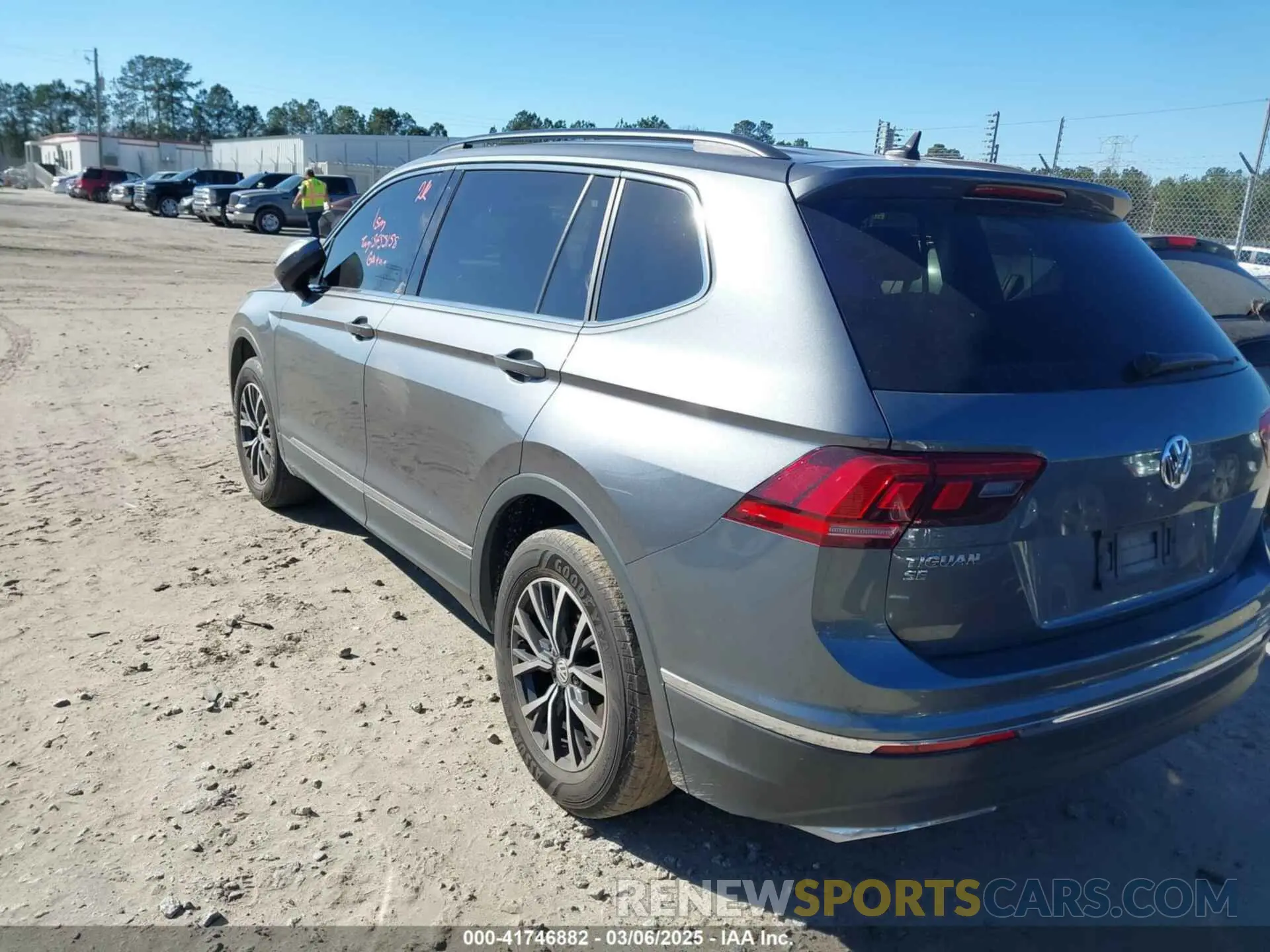 3 Фотография поврежденного автомобиля 3VV3B7AXXLM044893 VOLKSWAGEN TIGUAN 2020