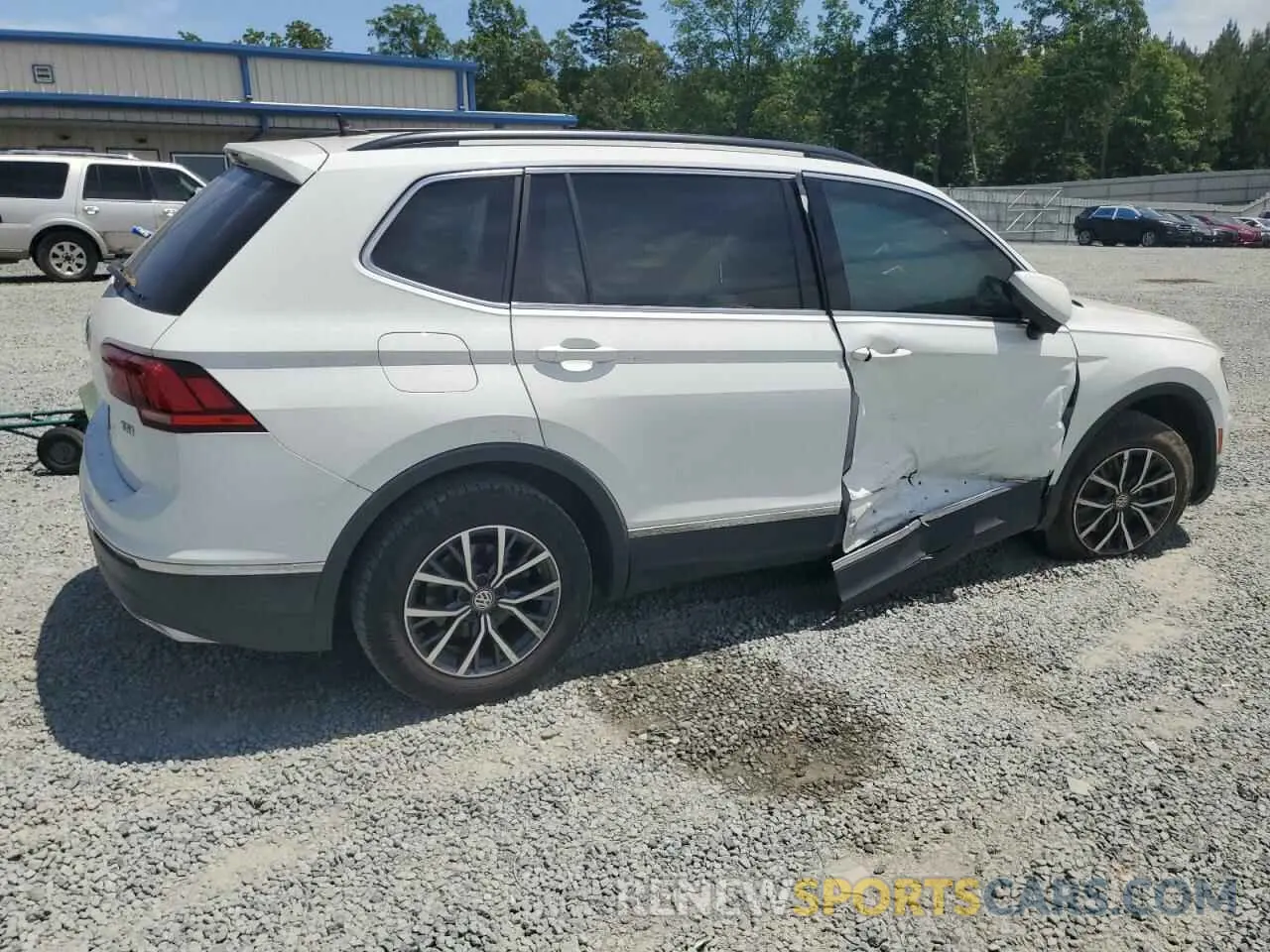 3 Photograph of a damaged car 3VV3B7AXXLM044957 VOLKSWAGEN TIGUAN 2020