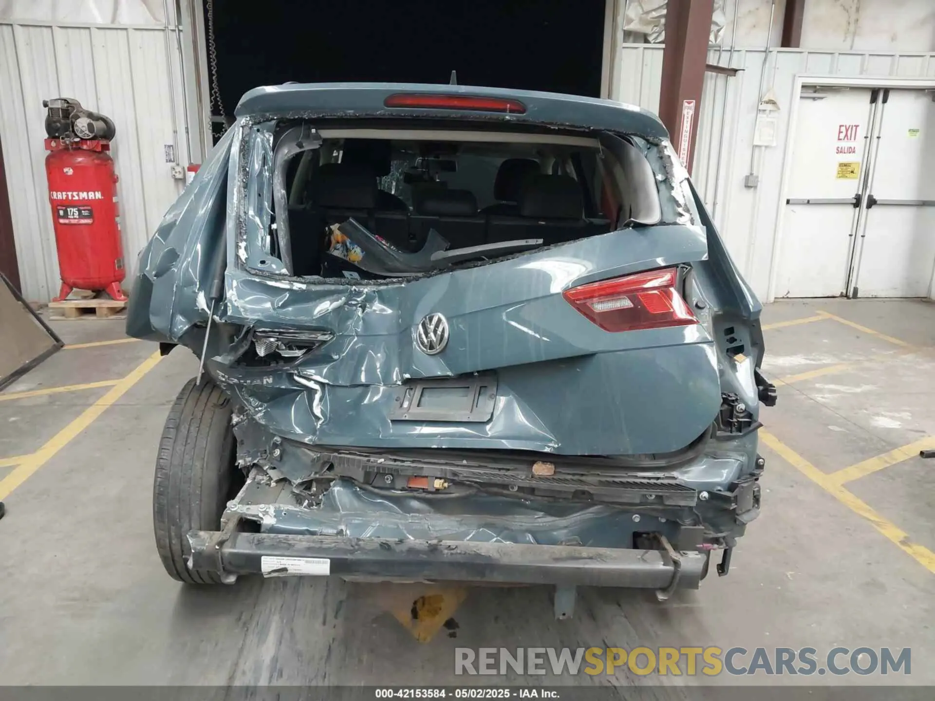 16 Photograph of a damaged car 3VV3B7AXXLM058423 VOLKSWAGEN TIGUAN 2020