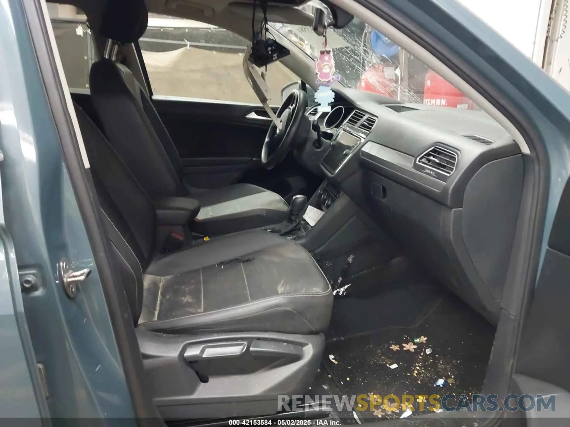 5 Photograph of a damaged car 3VV3B7AXXLM058423 VOLKSWAGEN TIGUAN 2020