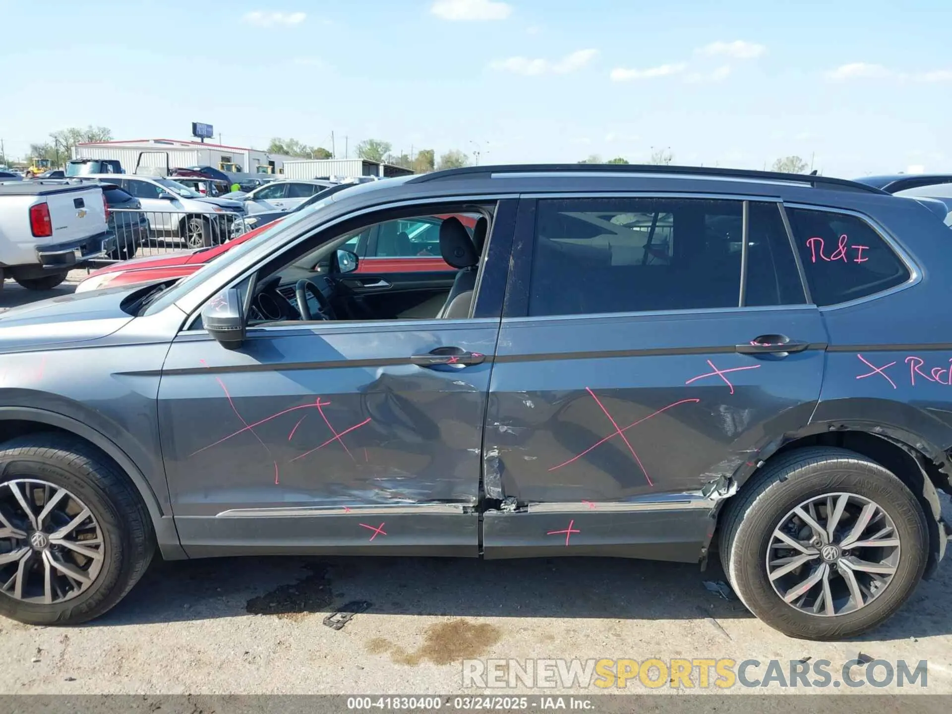 13 Фотография поврежденного автомобиля 3VV3B7AXXLM137641 VOLKSWAGEN TIGUAN 2020