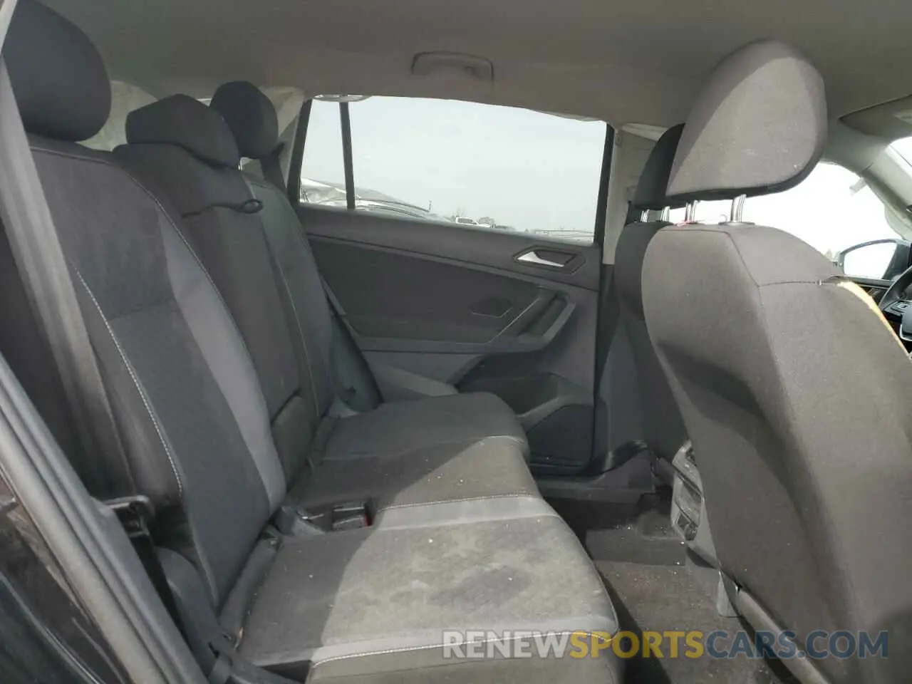 11 Photograph of a damaged car 3VV0B7AX2MM000813 VOLKSWAGEN TIGUAN 2021