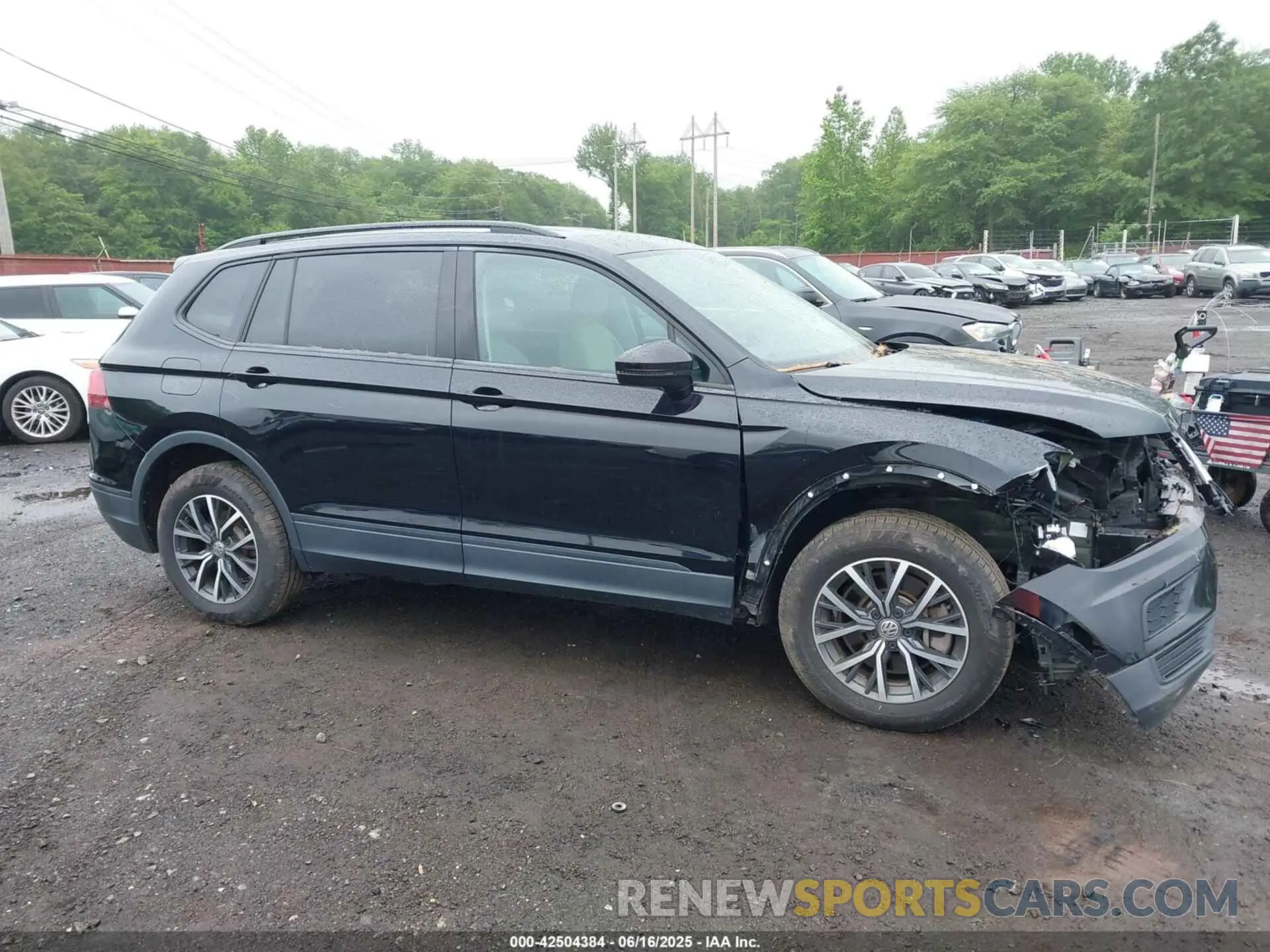 17 Photograph of a damaged car 3VV0B7AX3MM031908 VOLKSWAGEN TIGUAN 2021
