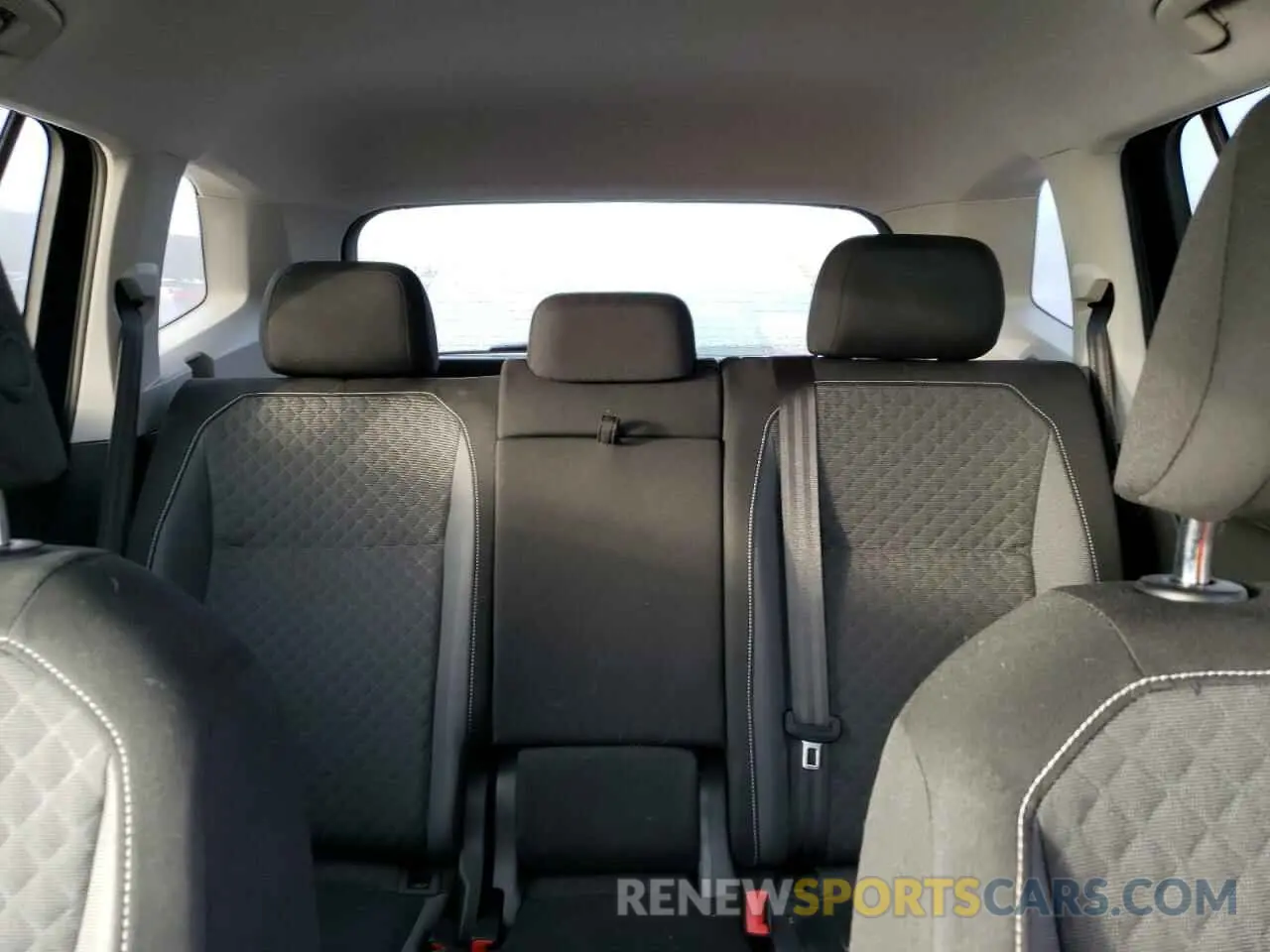 10 Фотография поврежденного автомобиля 3VV0B7AX3MM047493 VOLKSWAGEN TIGUAN 2021