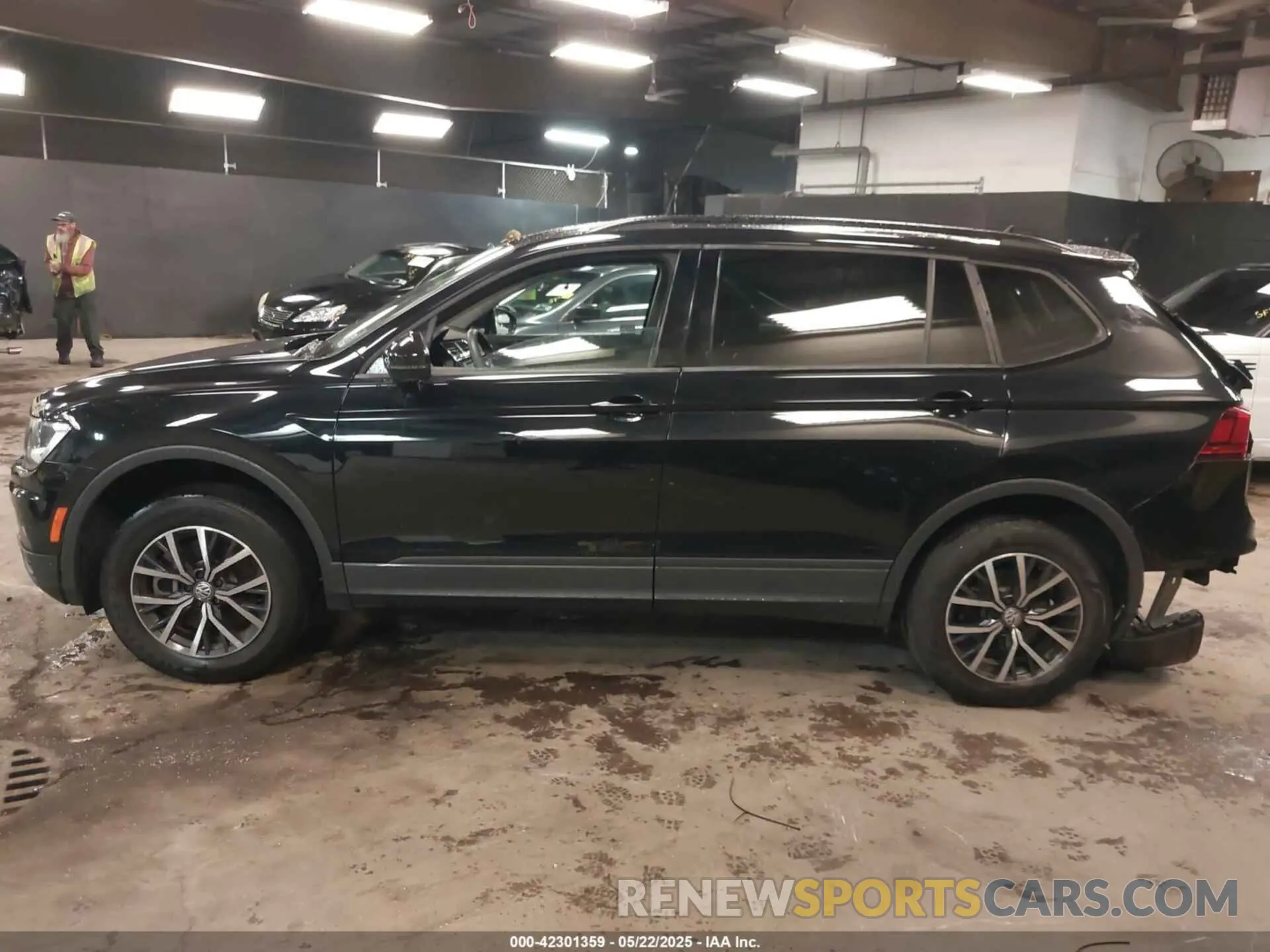 14 Фотография поврежденного автомобиля 3VV0B7AX5MM088269 VOLKSWAGEN TIGUAN 2021