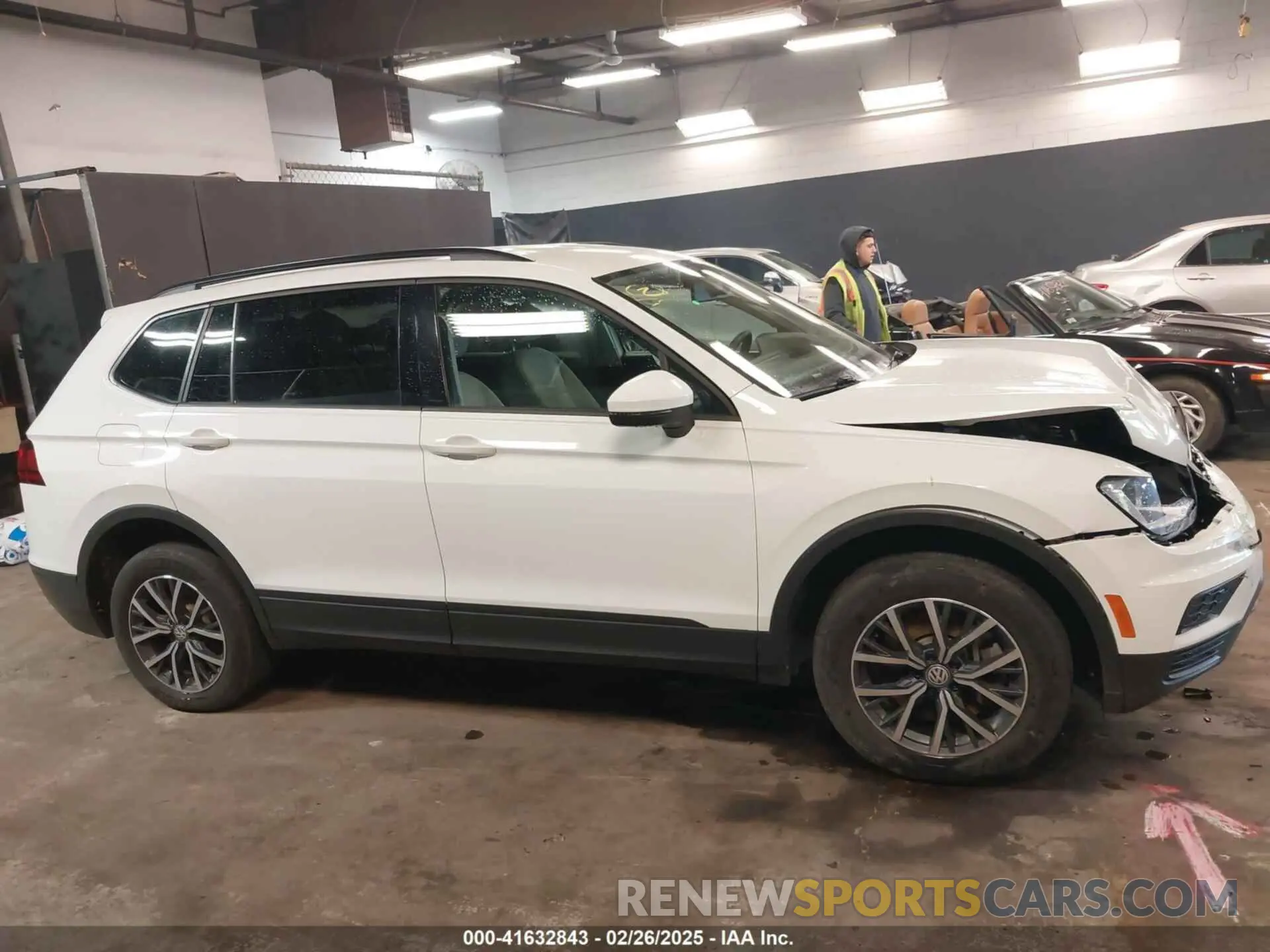 13 Photograph of a damaged car 3VV0B7AX8MM019835 VOLKSWAGEN TIGUAN 2021