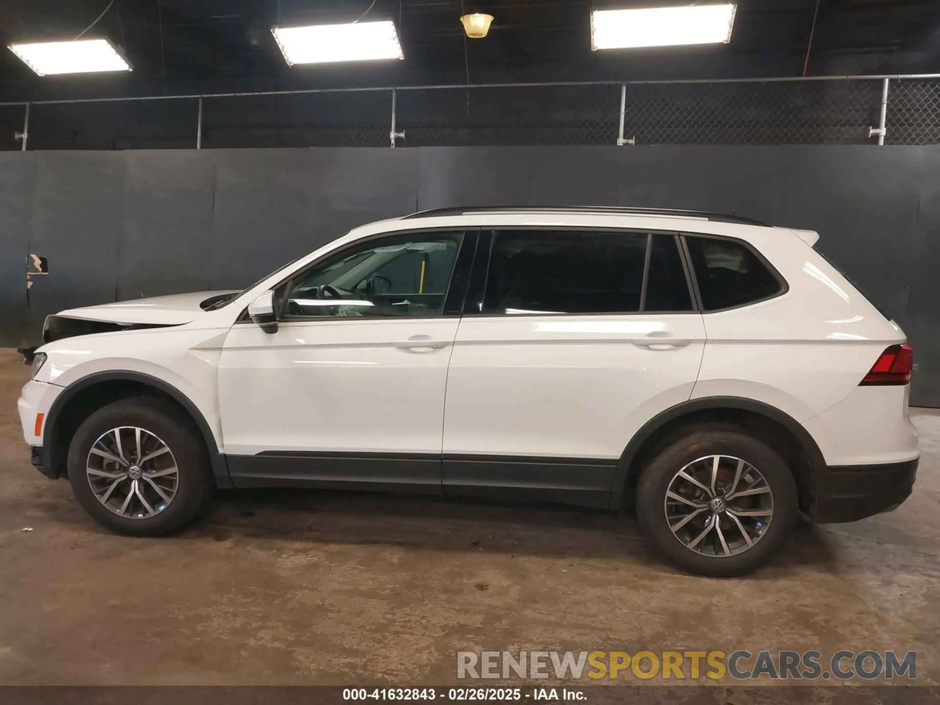 14 Photograph of a damaged car 3VV0B7AX8MM019835 VOLKSWAGEN TIGUAN 2021