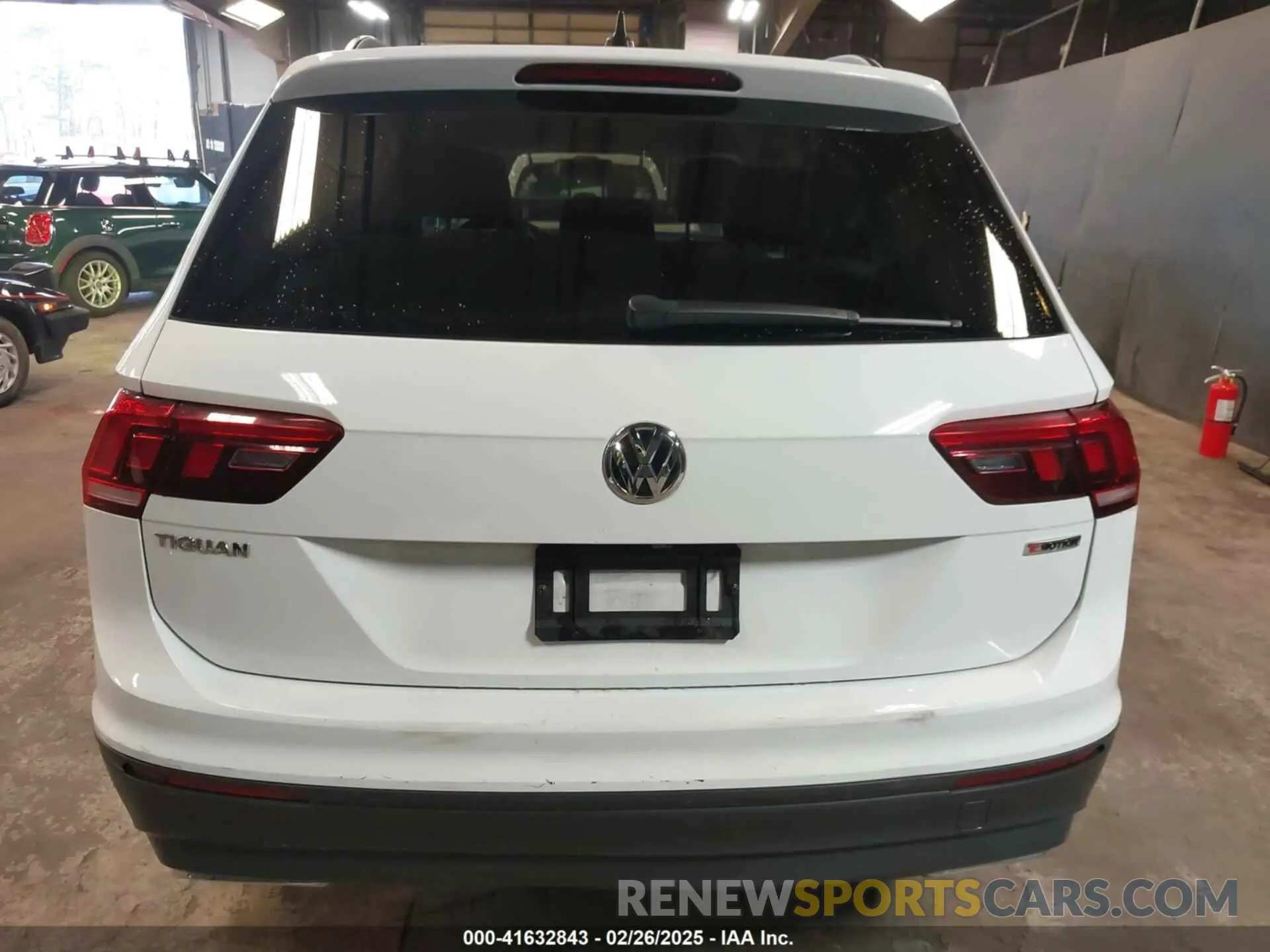 16 Photograph of a damaged car 3VV0B7AX8MM019835 VOLKSWAGEN TIGUAN 2021