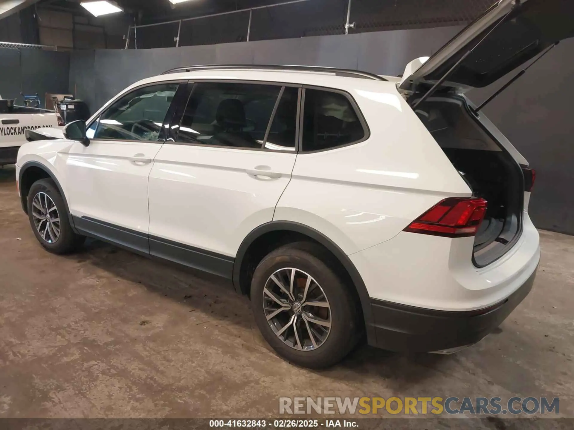 3 Photograph of a damaged car 3VV0B7AX8MM019835 VOLKSWAGEN TIGUAN 2021
