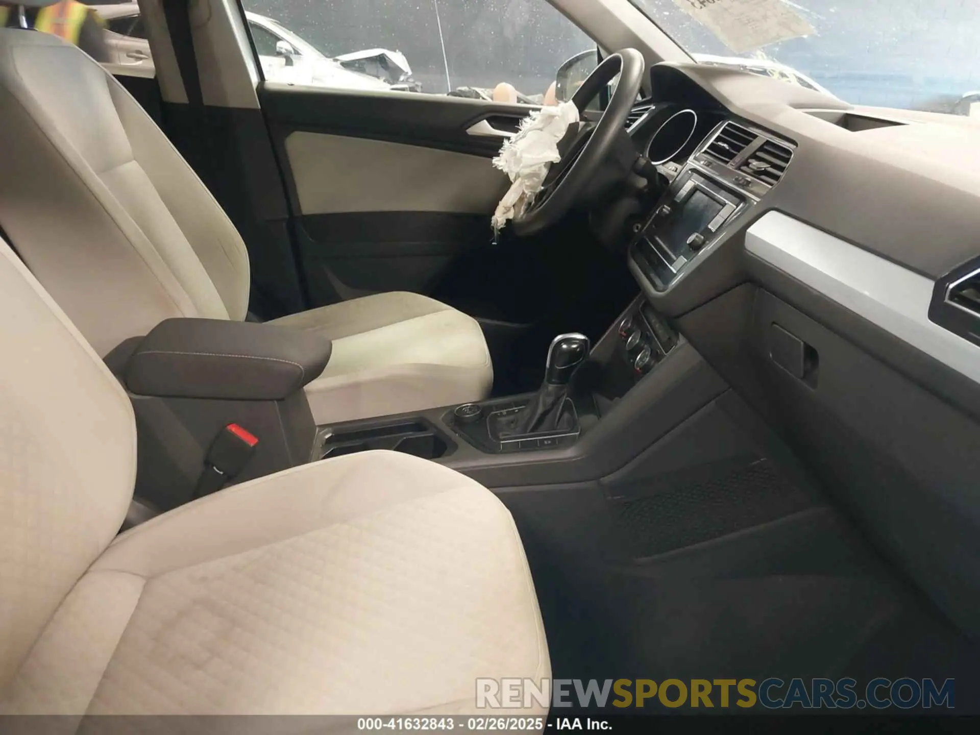 5 Photograph of a damaged car 3VV0B7AX8MM019835 VOLKSWAGEN TIGUAN 2021