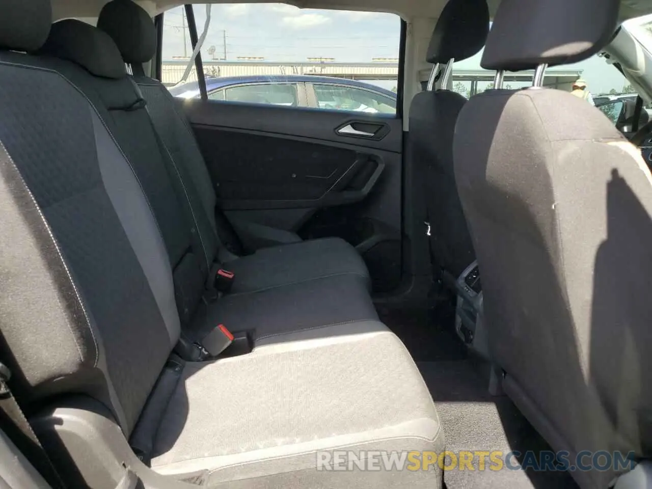 11 Photograph of a damaged car 3VV1B7AX1MM066726 VOLKSWAGEN TIGUAN 2021