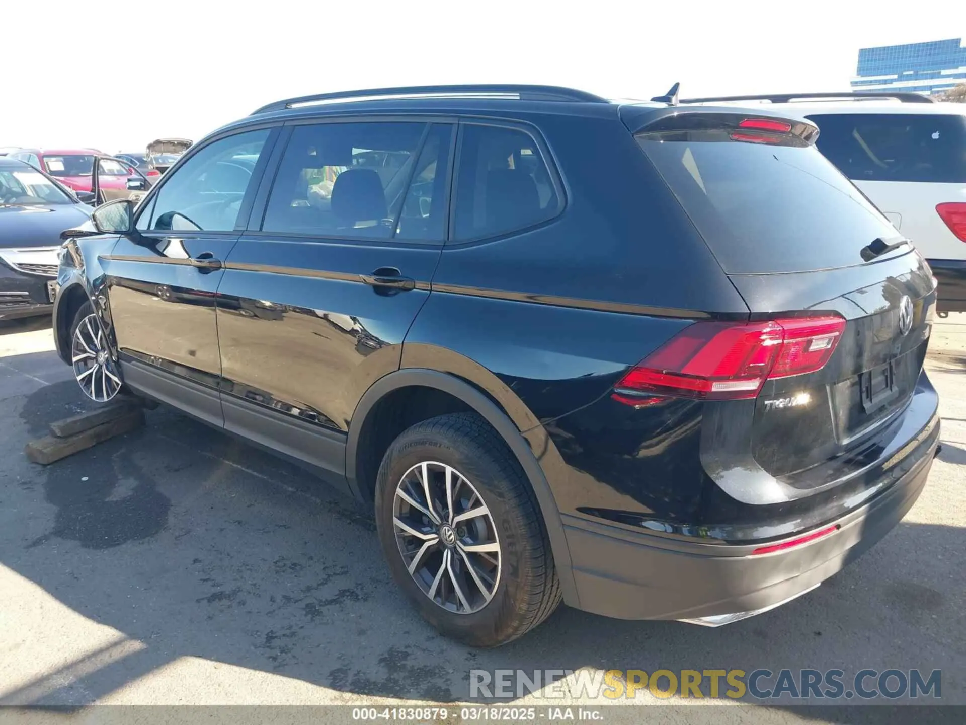 14 Photograph of a damaged car 3VV1B7AX5MM025497 VOLKSWAGEN TIGUAN 2021