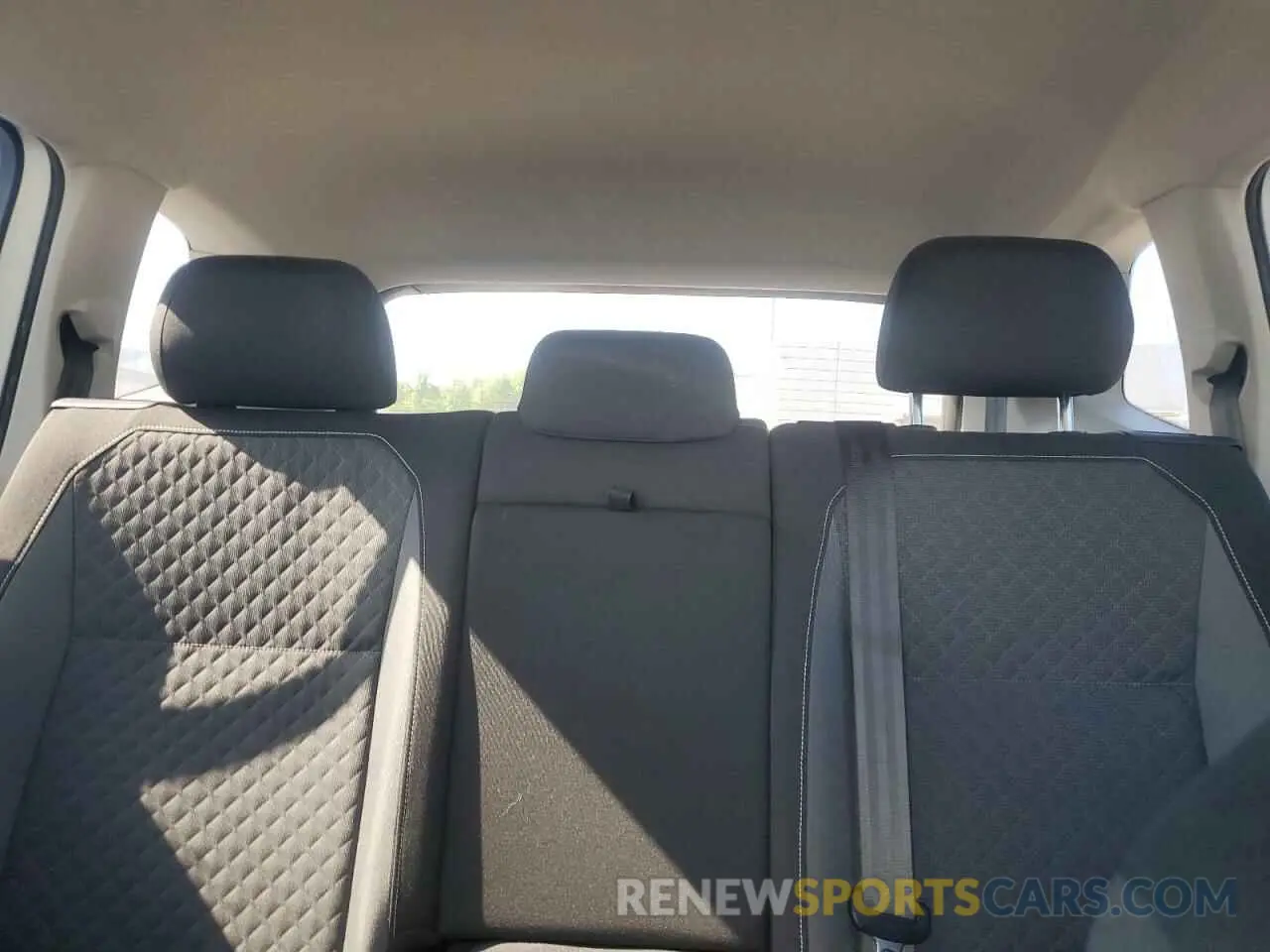 10 Photograph of a damaged car 3VV1B7AX5MM031994 VOLKSWAGEN TIGUAN 2021