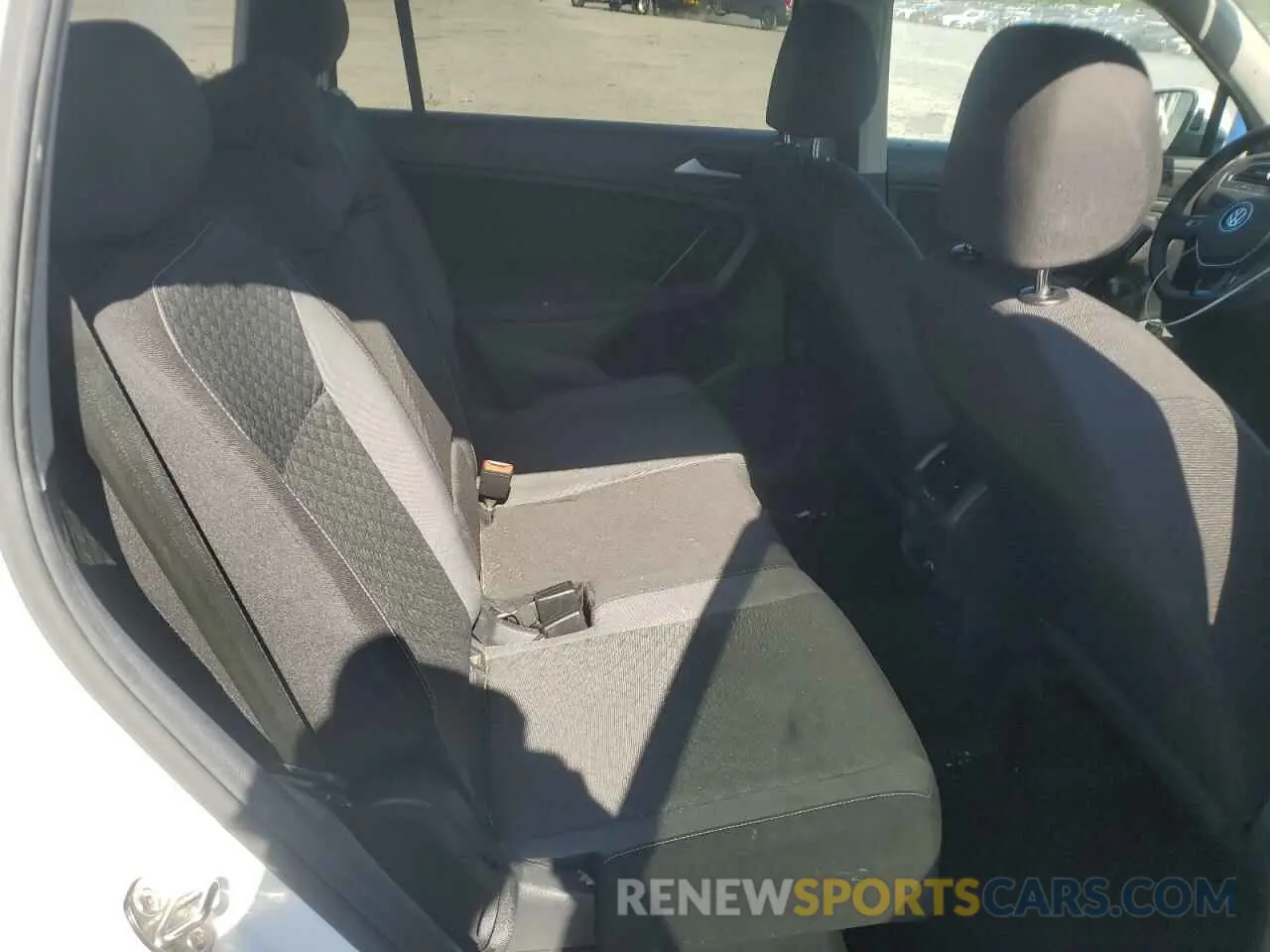 11 Photograph of a damaged car 3VV1B7AX5MM031994 VOLKSWAGEN TIGUAN 2021