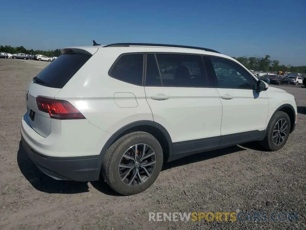 3 Photograph of a damaged car 3VV1B7AX5MM031994 VOLKSWAGEN TIGUAN 2021