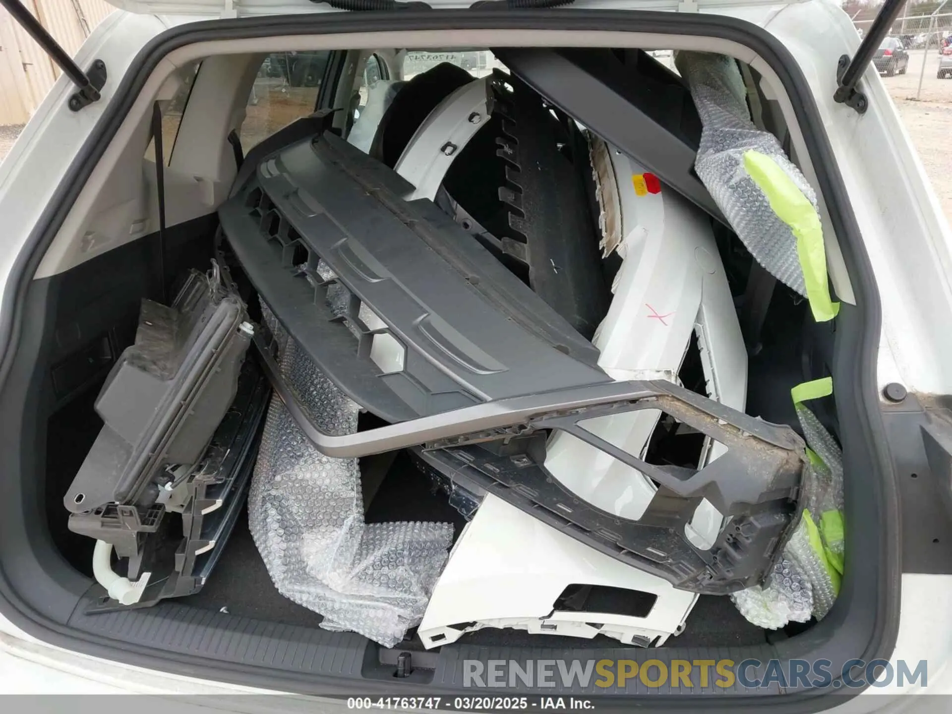 12 Photograph of a damaged car 3VV1B7AX5MM086946 VOLKSWAGEN TIGUAN 2021