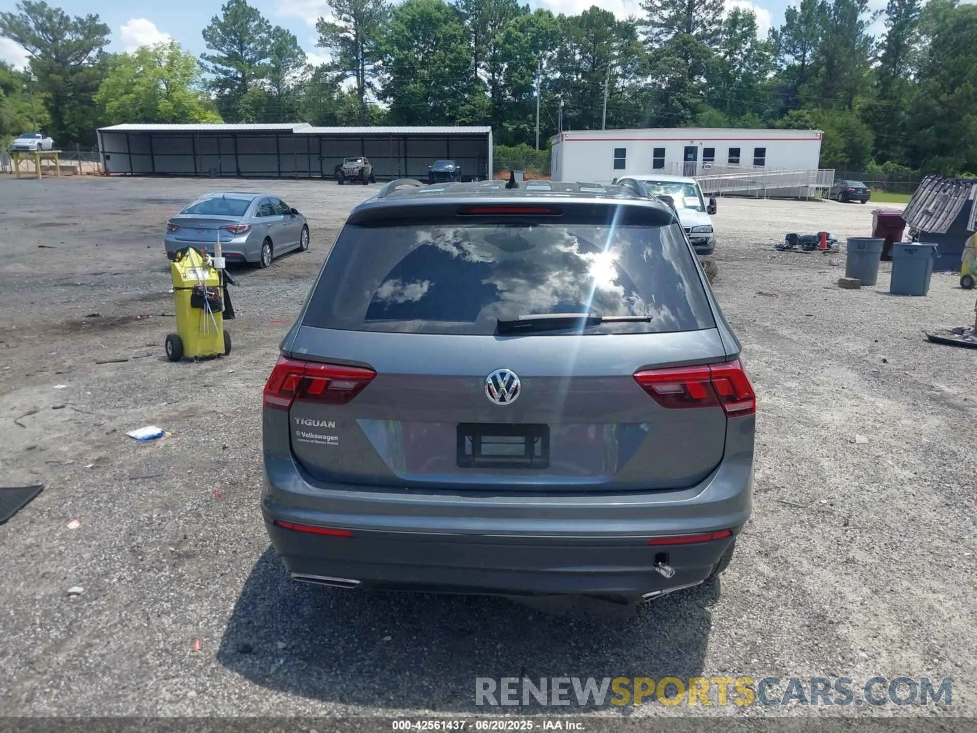16 Photograph of a damaged car 3VV1B7AX5MM148491 VOLKSWAGEN TIGUAN 2021