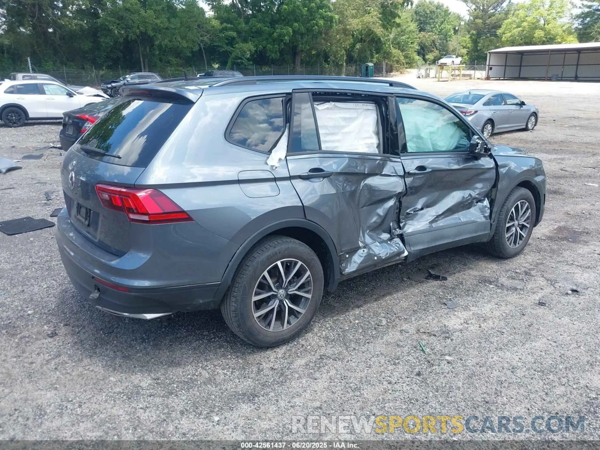 4 Photograph of a damaged car 3VV1B7AX5MM148491 VOLKSWAGEN TIGUAN 2021