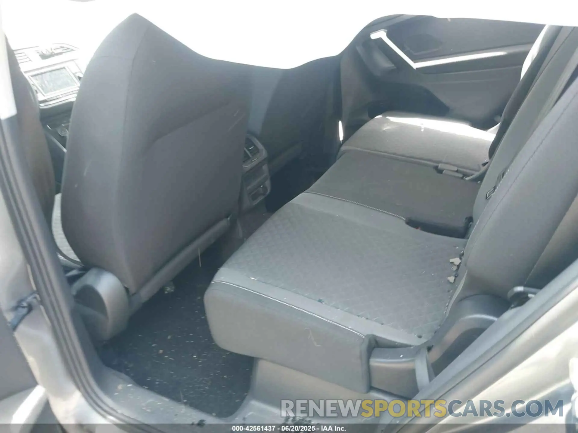 8 Photograph of a damaged car 3VV1B7AX5MM148491 VOLKSWAGEN TIGUAN 2021