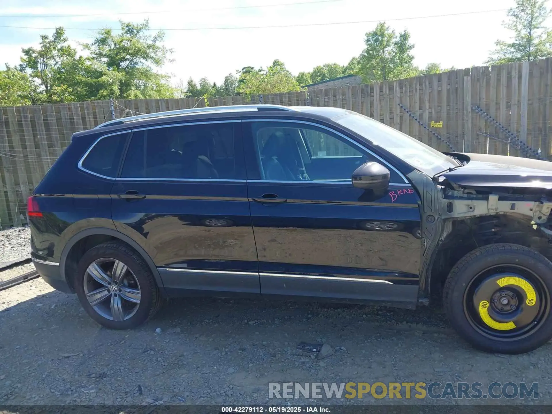 14 Photograph of a damaged car 3VV2B7AX0MM027517 VOLKSWAGEN TIGUAN 2021