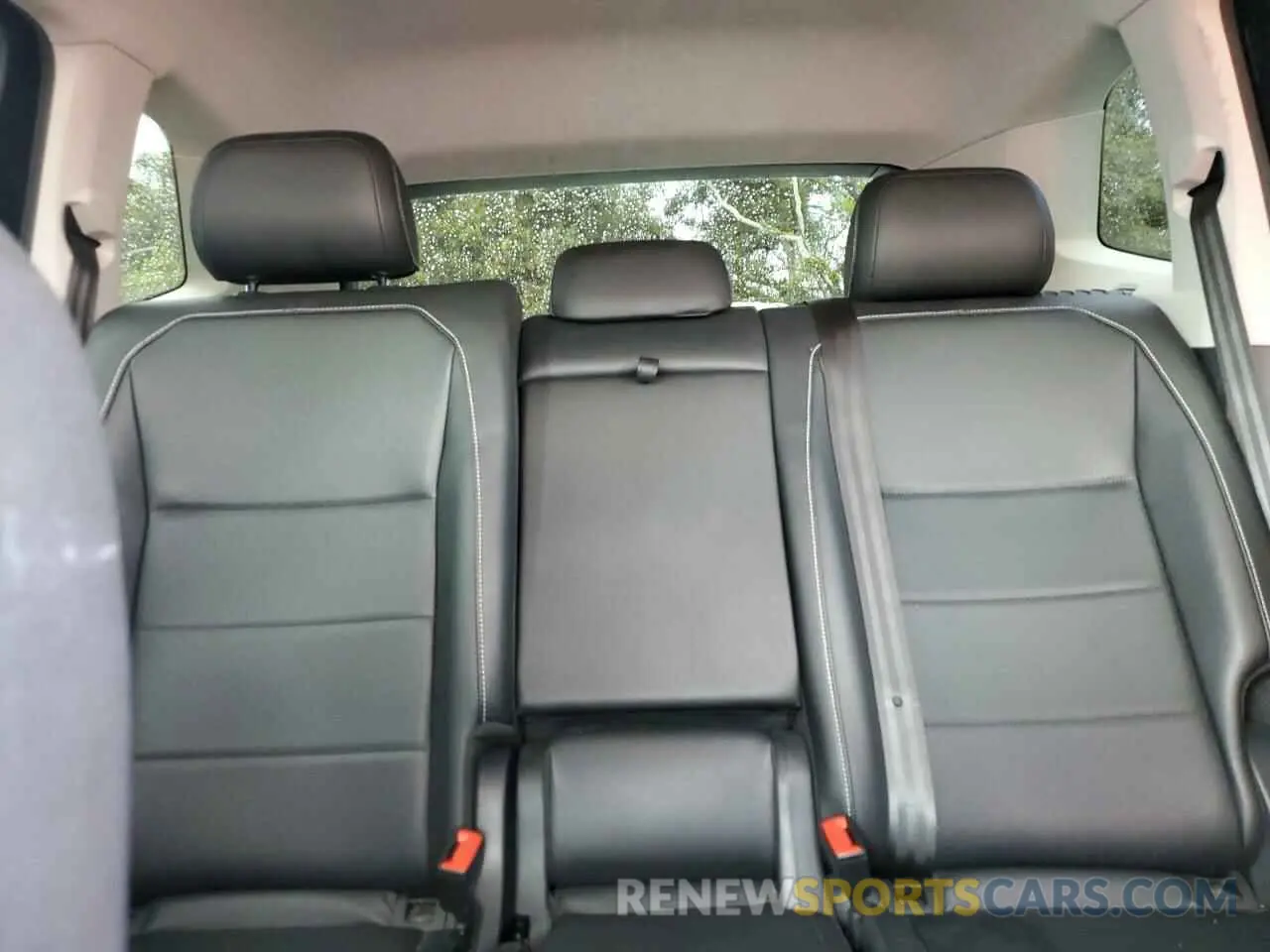 10 Photograph of a damaged car 3VV2B7AX1MM005946 VOLKSWAGEN TIGUAN 2021
