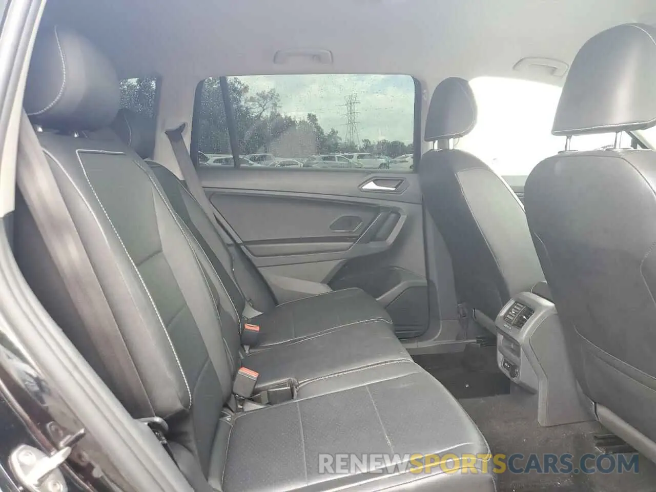 11 Photograph of a damaged car 3VV2B7AX1MM005946 VOLKSWAGEN TIGUAN 2021