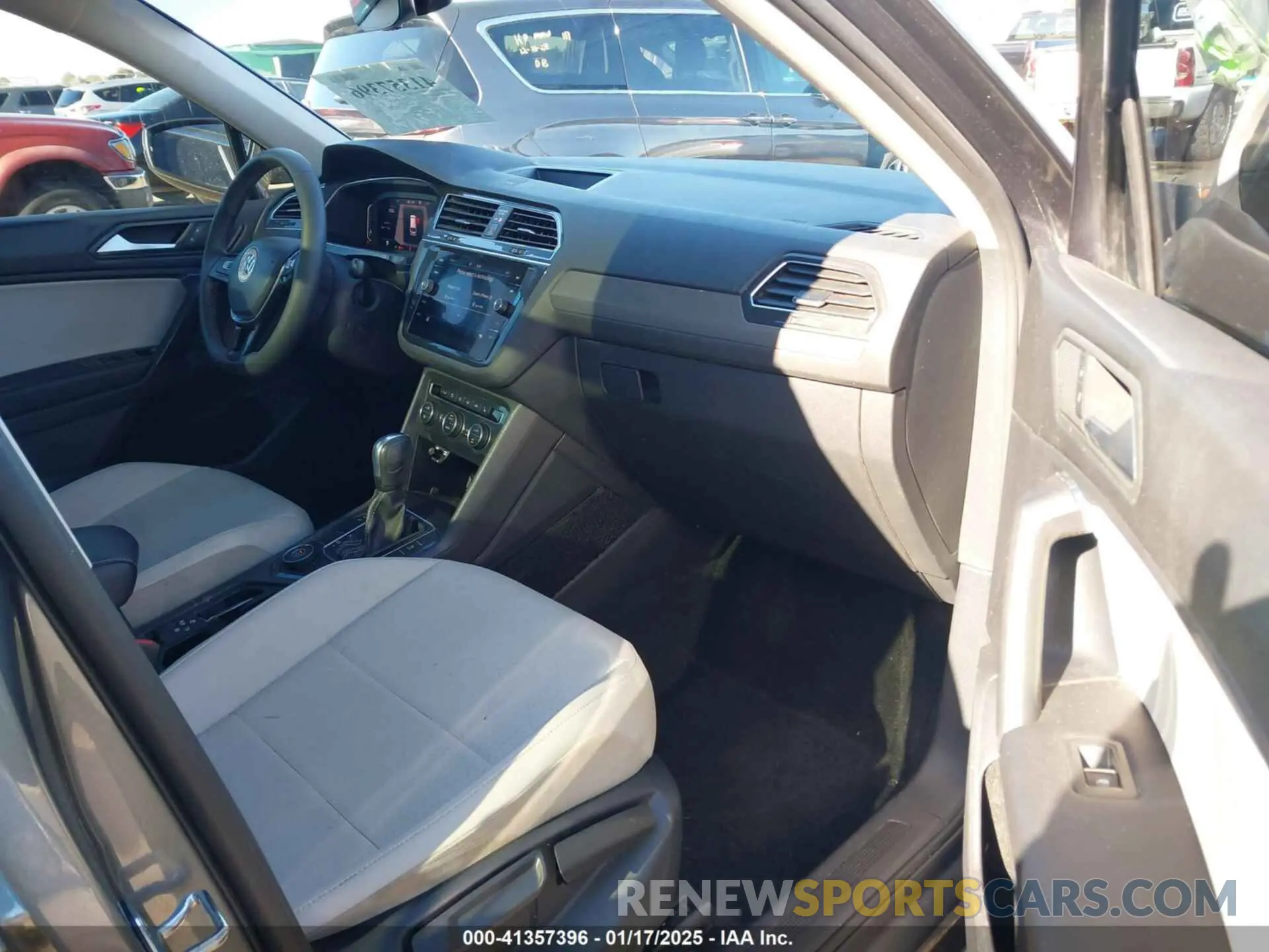 5 Photograph of a damaged car 3VV2B7AX2MM001713 VOLKSWAGEN TIGUAN 2021