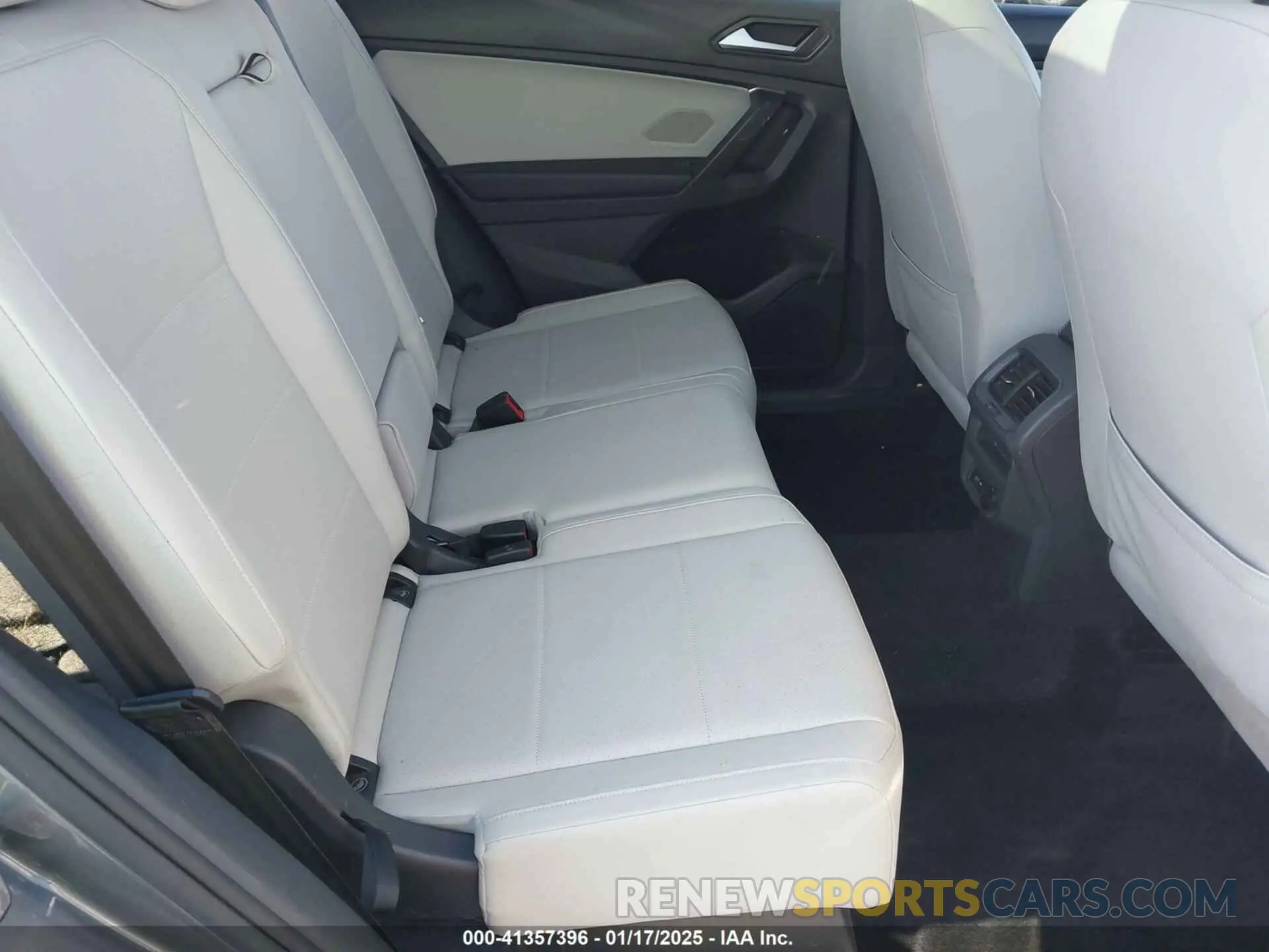 8 Photograph of a damaged car 3VV2B7AX2MM001713 VOLKSWAGEN TIGUAN 2021