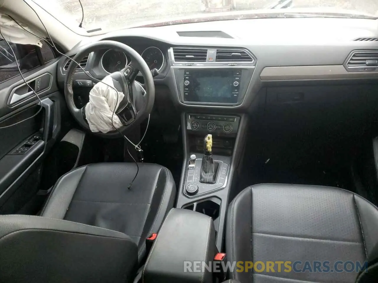 8 Photograph of a damaged car 3VV2B7AX3MM068224 VOLKSWAGEN TIGUAN 2021