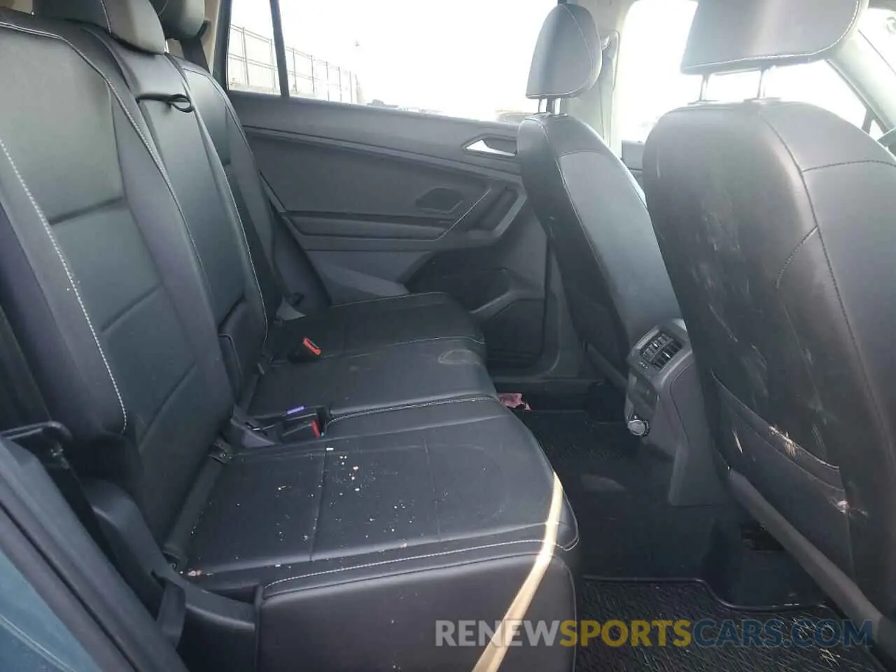 11 Photograph of a damaged car 3VV2B7AX3MM129166 VOLKSWAGEN TIGUAN 2021