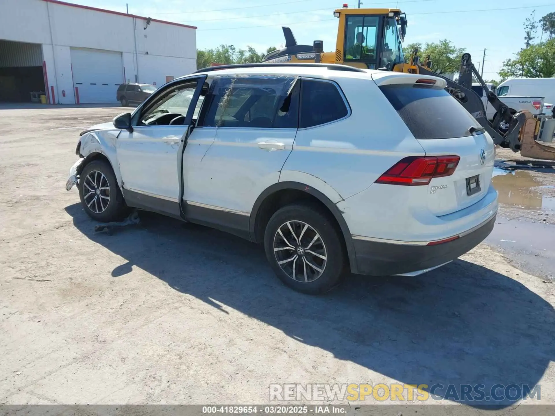 3 Photograph of a damaged car 3VV2B7AX4MM031490 VOLKSWAGEN TIGUAN 2021