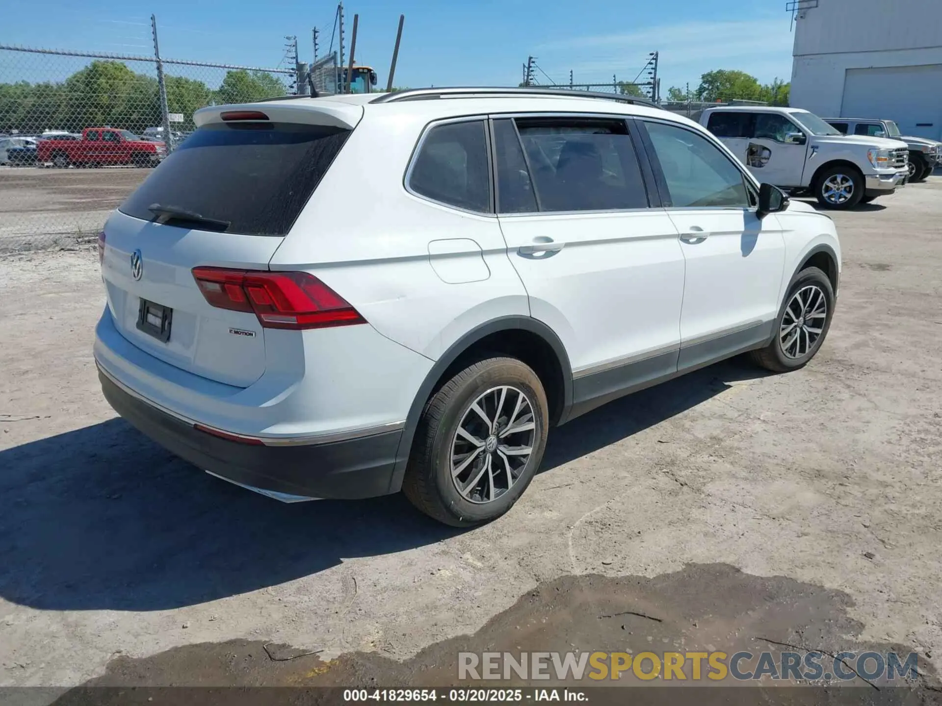 4 Photograph of a damaged car 3VV2B7AX4MM031490 VOLKSWAGEN TIGUAN 2021
