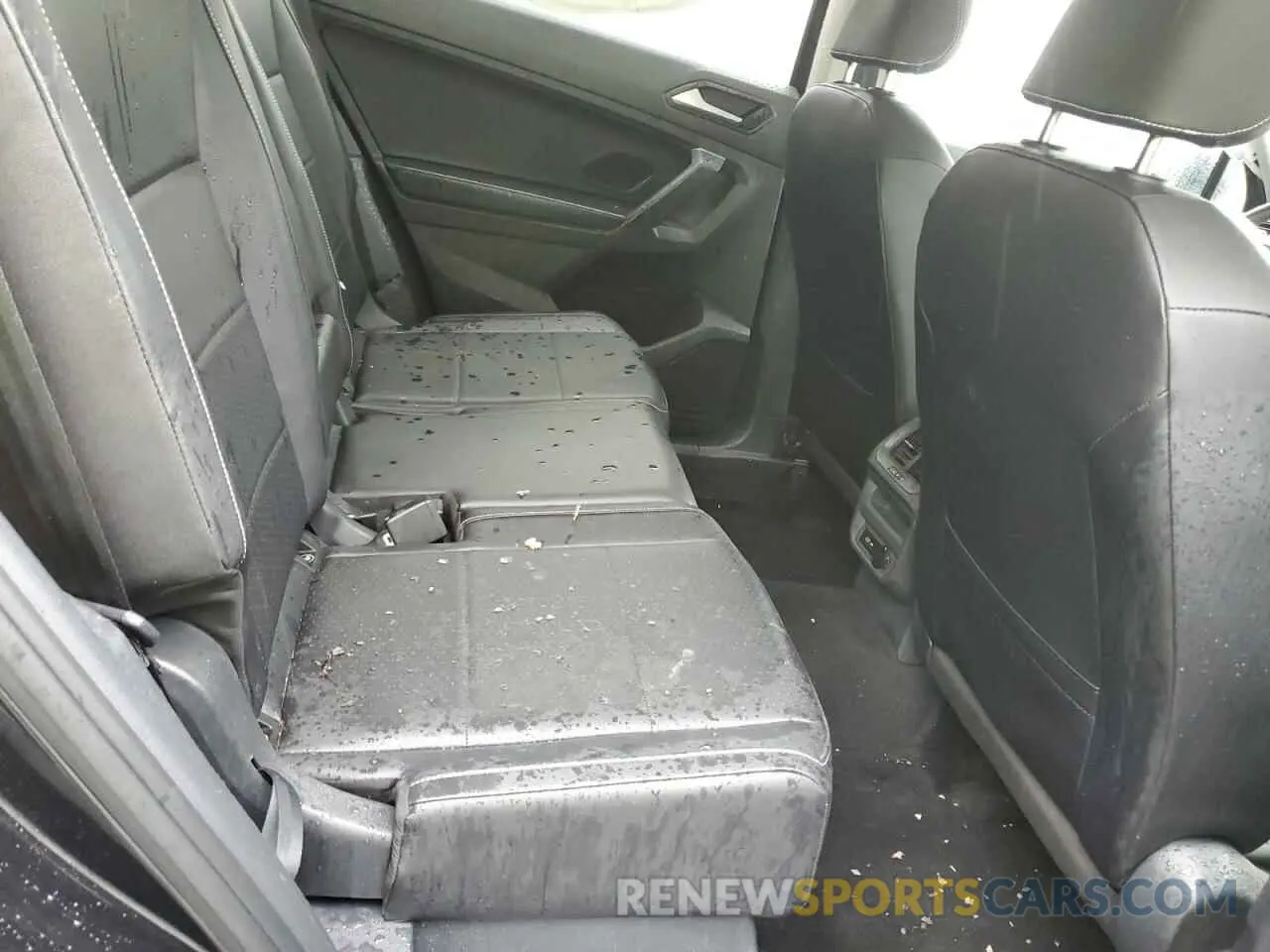 11 Photograph of a damaged car 3VV2B7AX5MM002564 VOLKSWAGEN TIGUAN 2021
