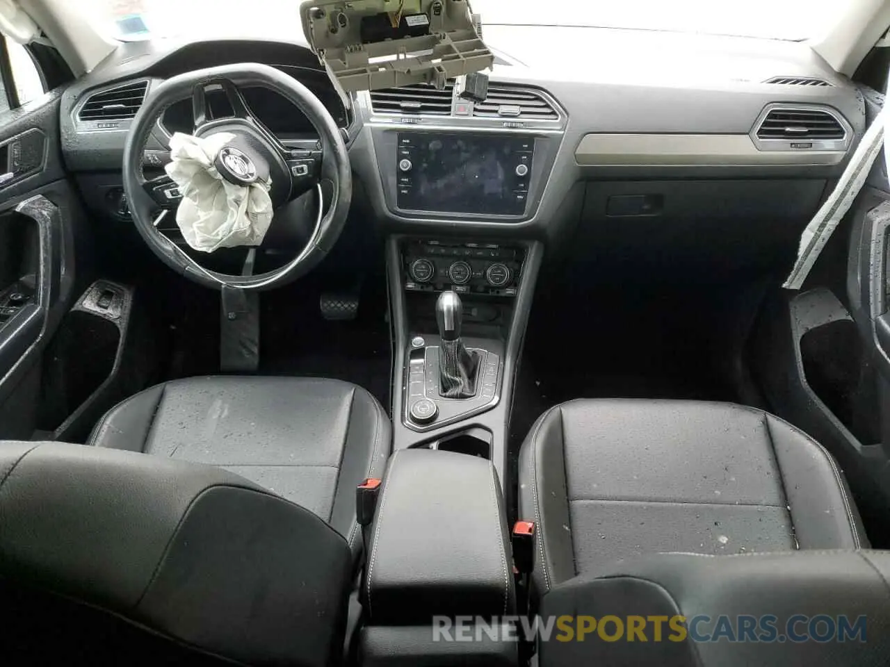 8 Photograph of a damaged car 3VV2B7AX5MM002564 VOLKSWAGEN TIGUAN 2021