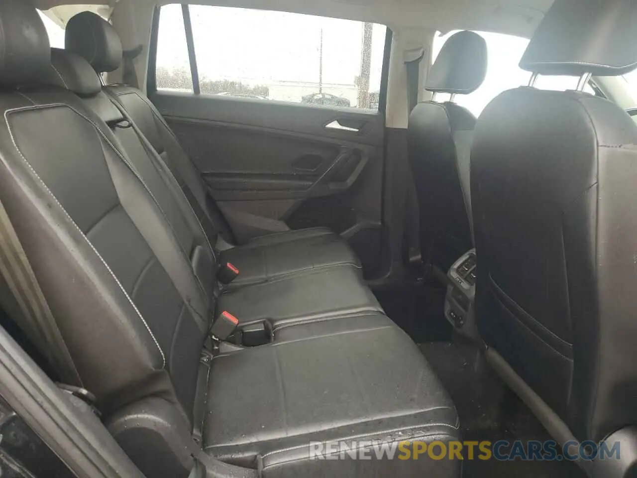 11 Photograph of a damaged car 3VV2B7AX5MM058164 VOLKSWAGEN TIGUAN 2021