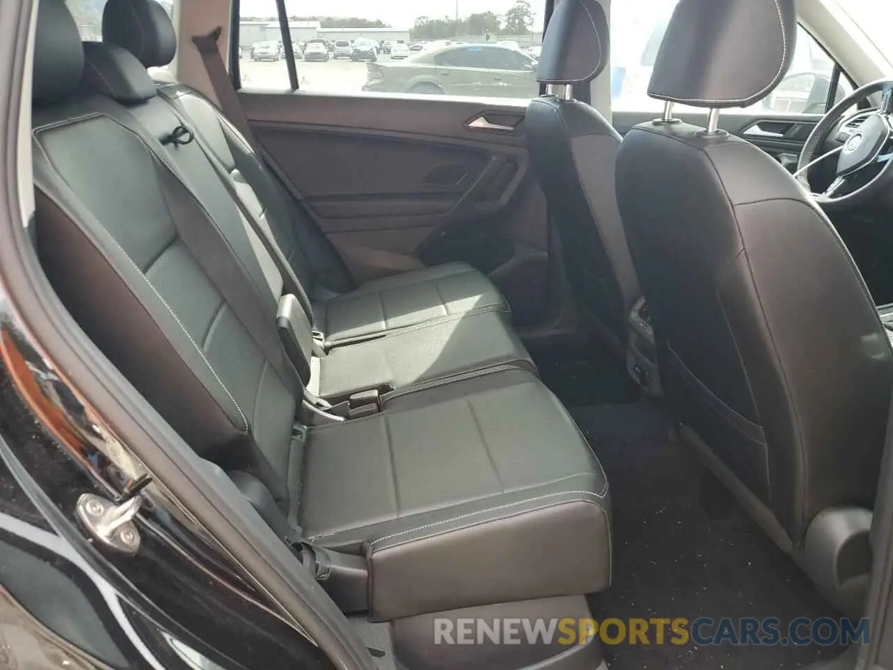 11 Photograph of a damaged car 3VV2B7AX5MM083355 VOLKSWAGEN TIGUAN 2021