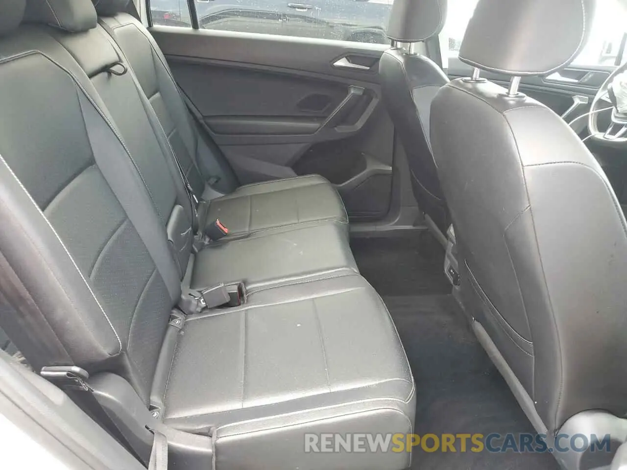 11 Photograph of a damaged car 3VV2B7AX5MM100395 VOLKSWAGEN TIGUAN 2021