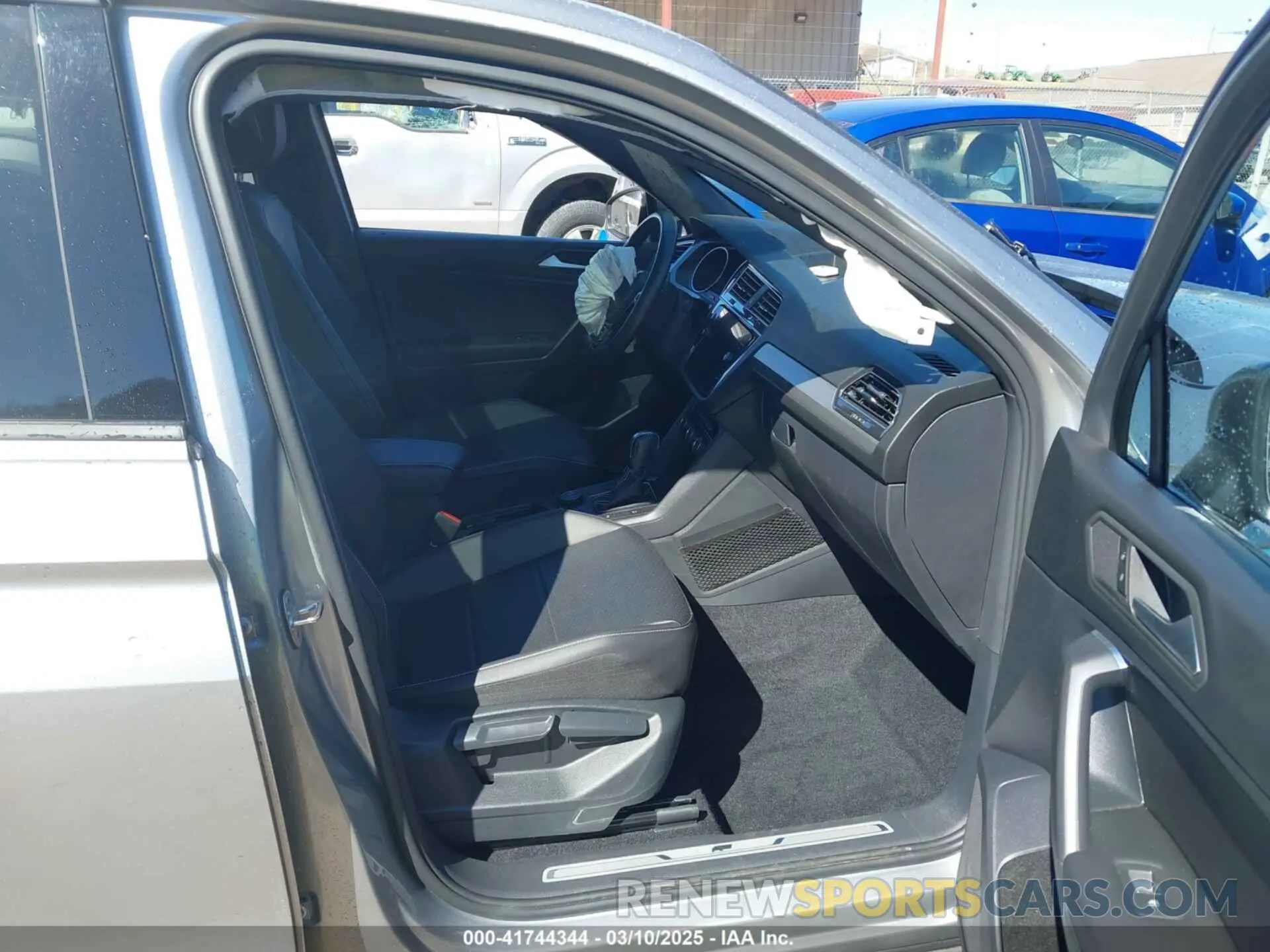 5 Photograph of a damaged car 3VV2B7AX5MM113633 VOLKSWAGEN TIGUAN 2021