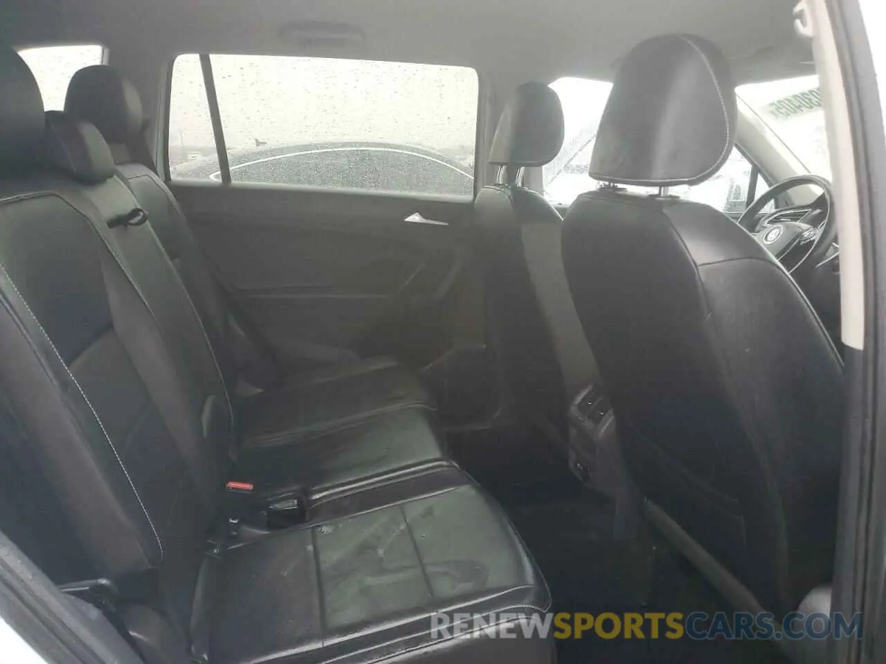11 Photograph of a damaged car 3VV2B7AX6MM071473 VOLKSWAGEN TIGUAN 2021