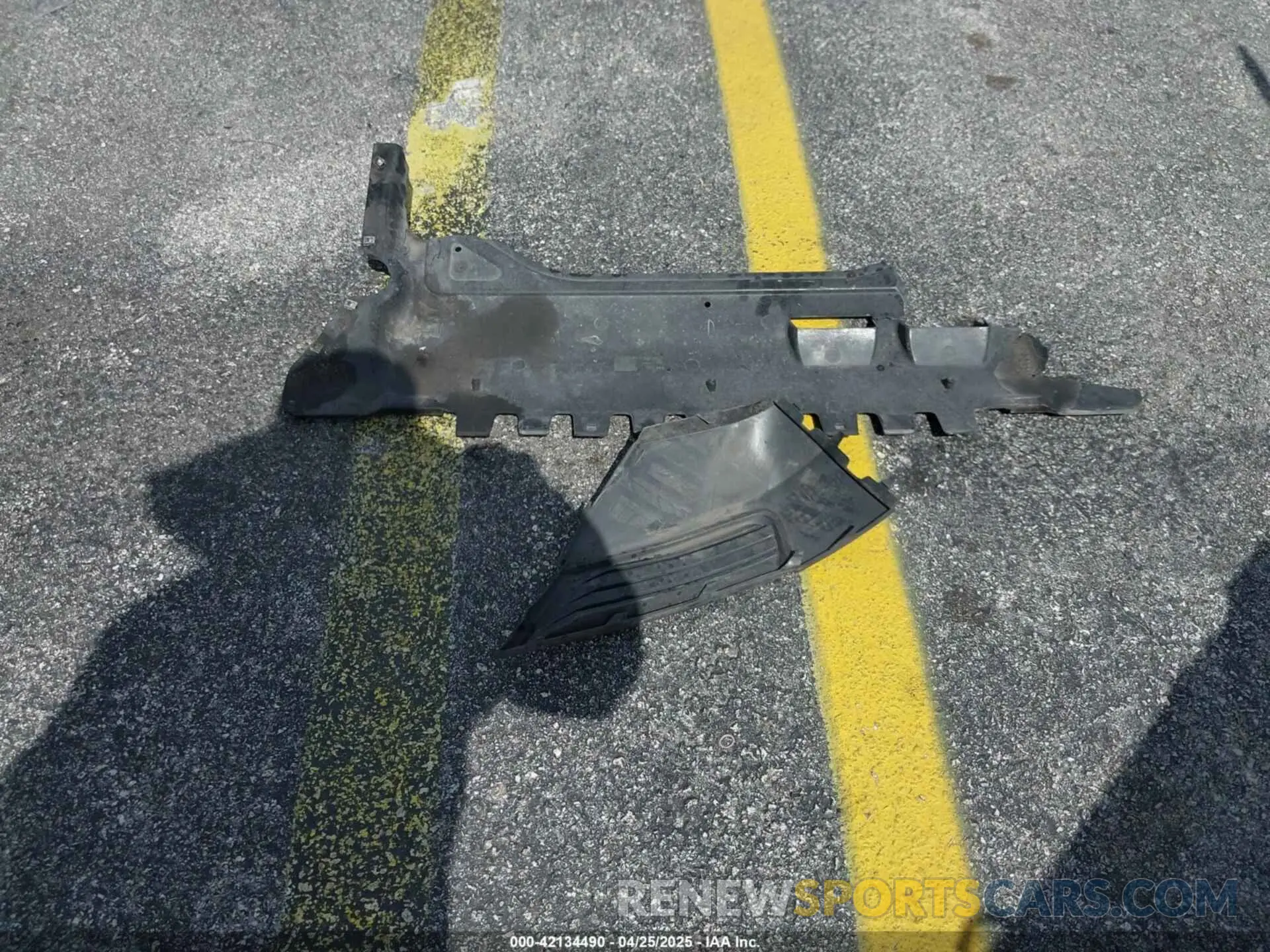12 Photograph of a damaged car 3VV2B7AX6MM113673 VOLKSWAGEN TIGUAN 2021