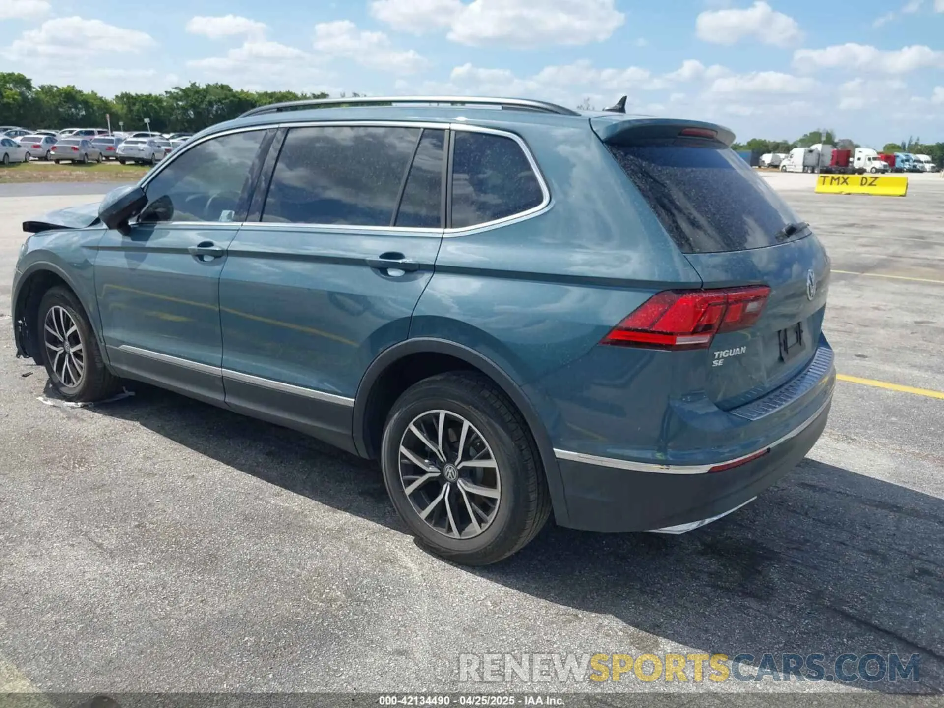 3 Photograph of a damaged car 3VV2B7AX6MM113673 VOLKSWAGEN TIGUAN 2021